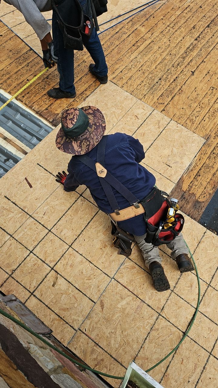 ATLAS PINNACLE HP W/SCOTCHGARD COLOR: WEATHERED WOOD by Eagle Eye Roofing