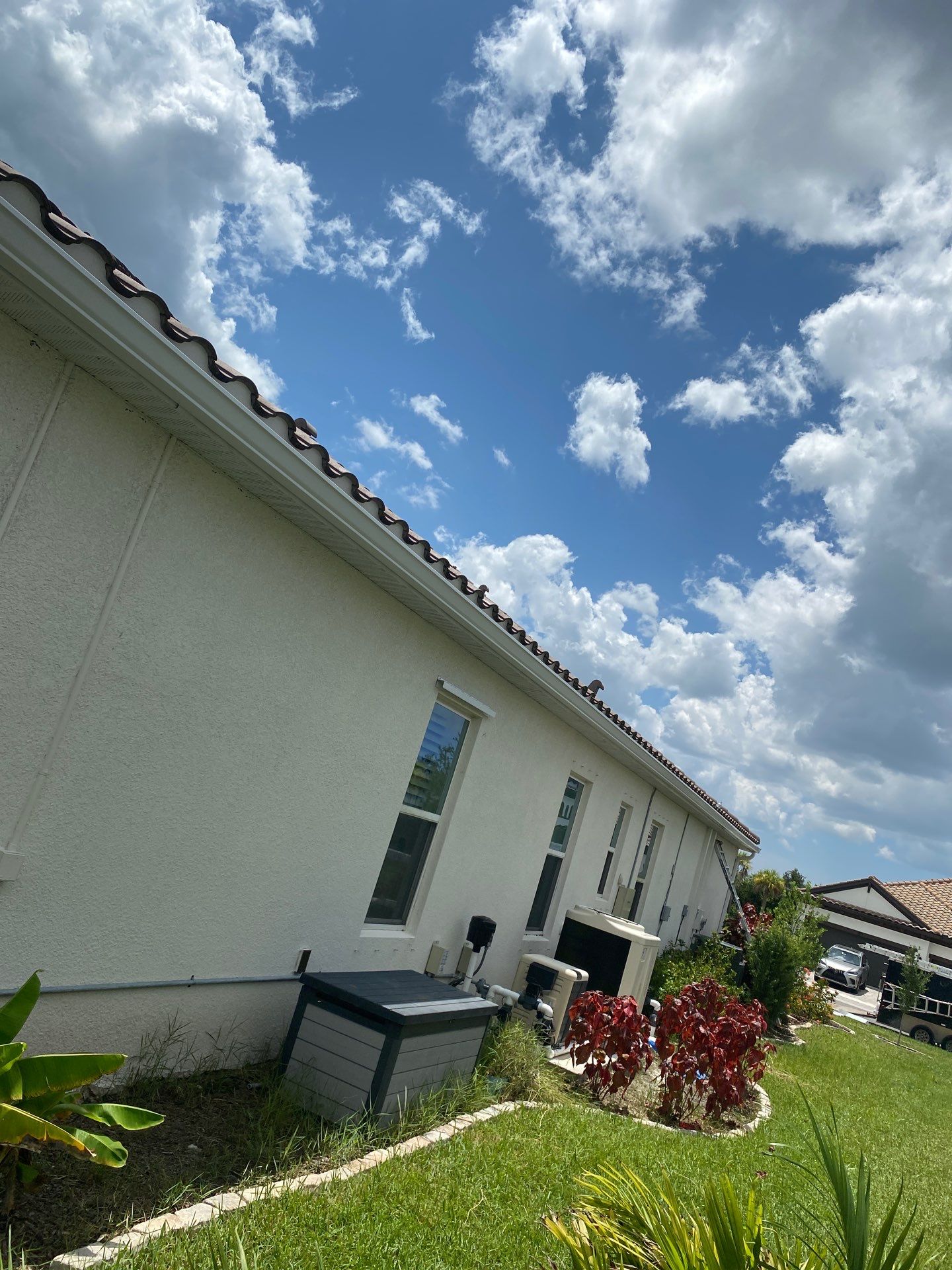 White K Style Seamless Gutters using 6 Inch Seamless Gutters in Sarasota FL by Gutter Professors