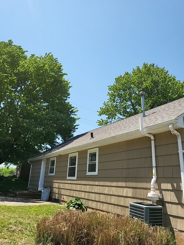 ATLAS PINNACLE COLOR: WEATHERED SHADOW by Eagle Eye Roofing