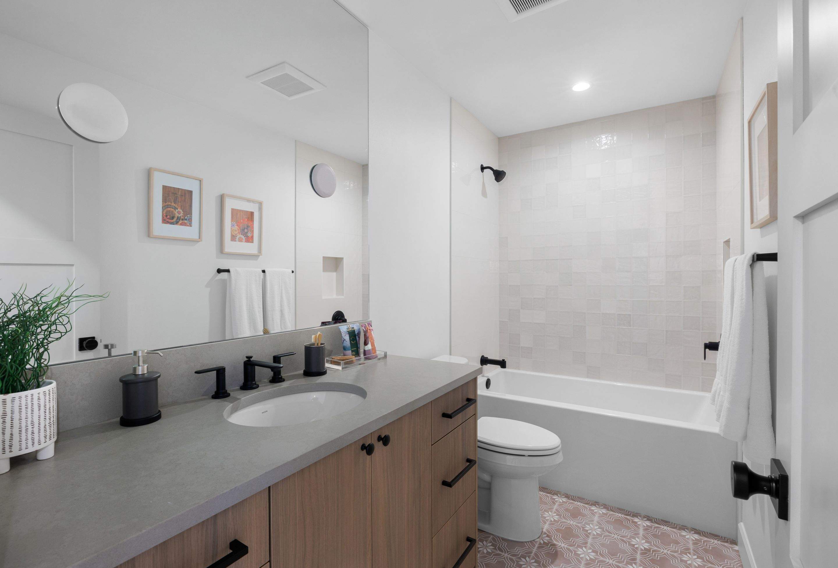 Wedgwood in-fill development by LinMak Construction