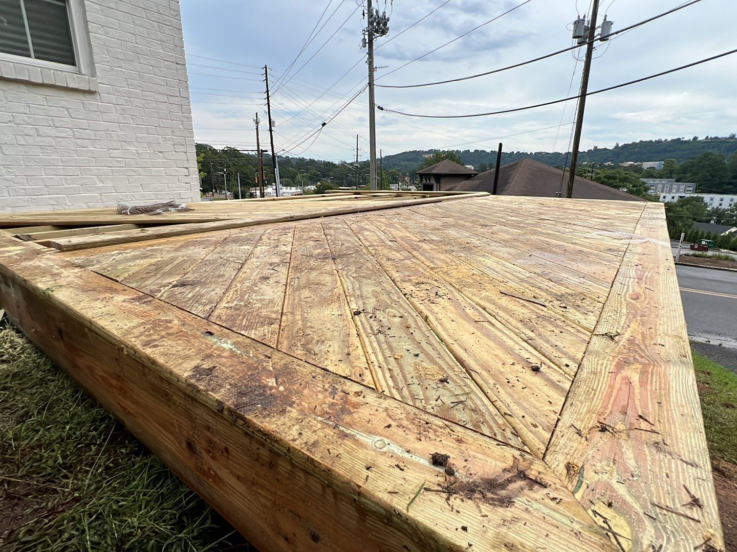 Independence Drive - Deck Installation   by Pillar and Pine