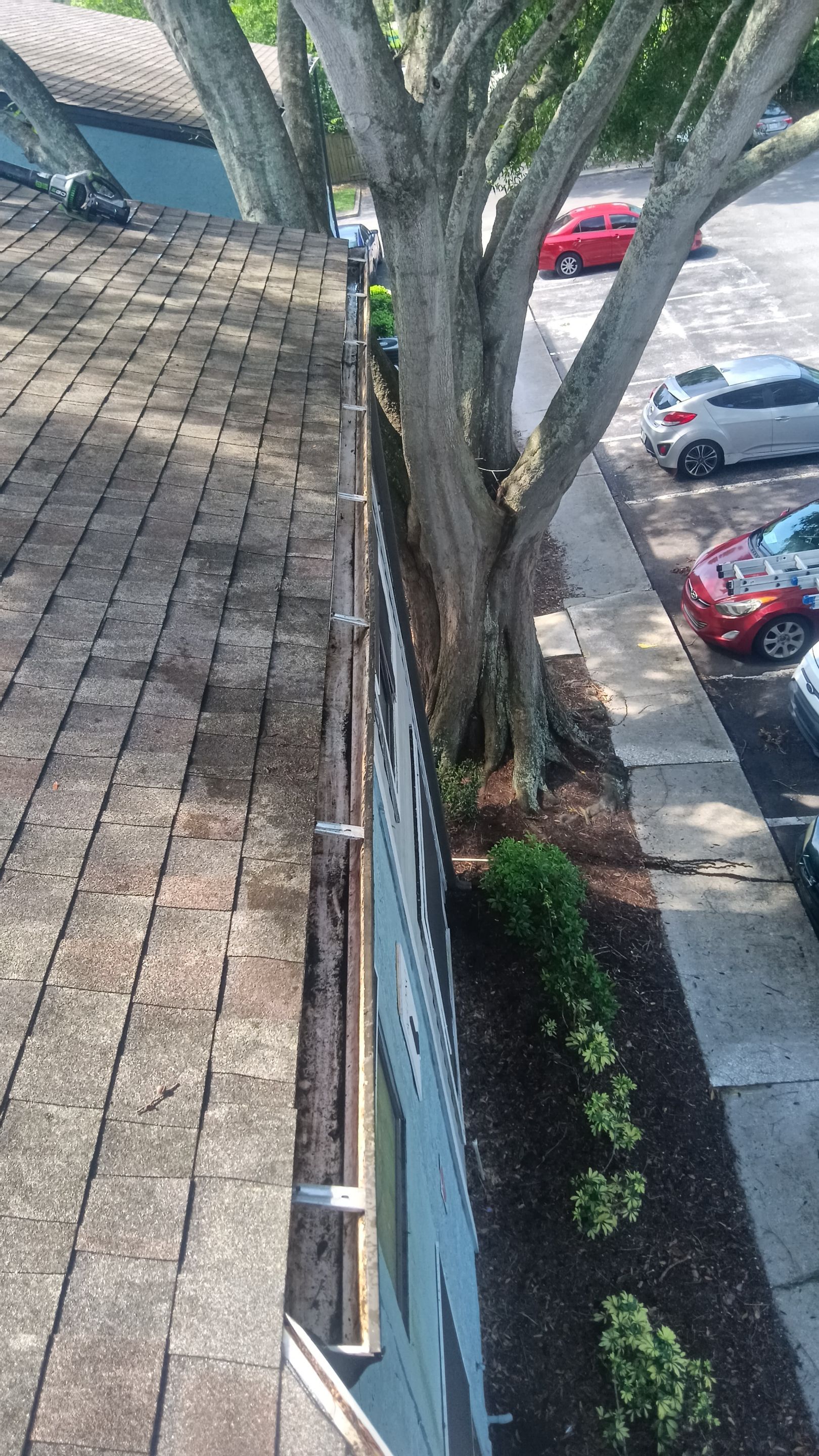 Commercial gutter cleaning Winter Haven & Haines City after photo with clean gutters