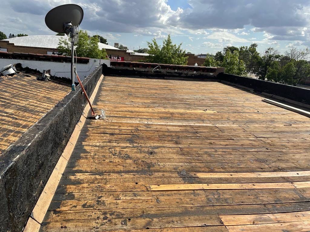 Commercial Roofing Installation using Conklin BenchPly system with PUMA top coat (imbedded fabric system) by Straight Edge Roofing Inc