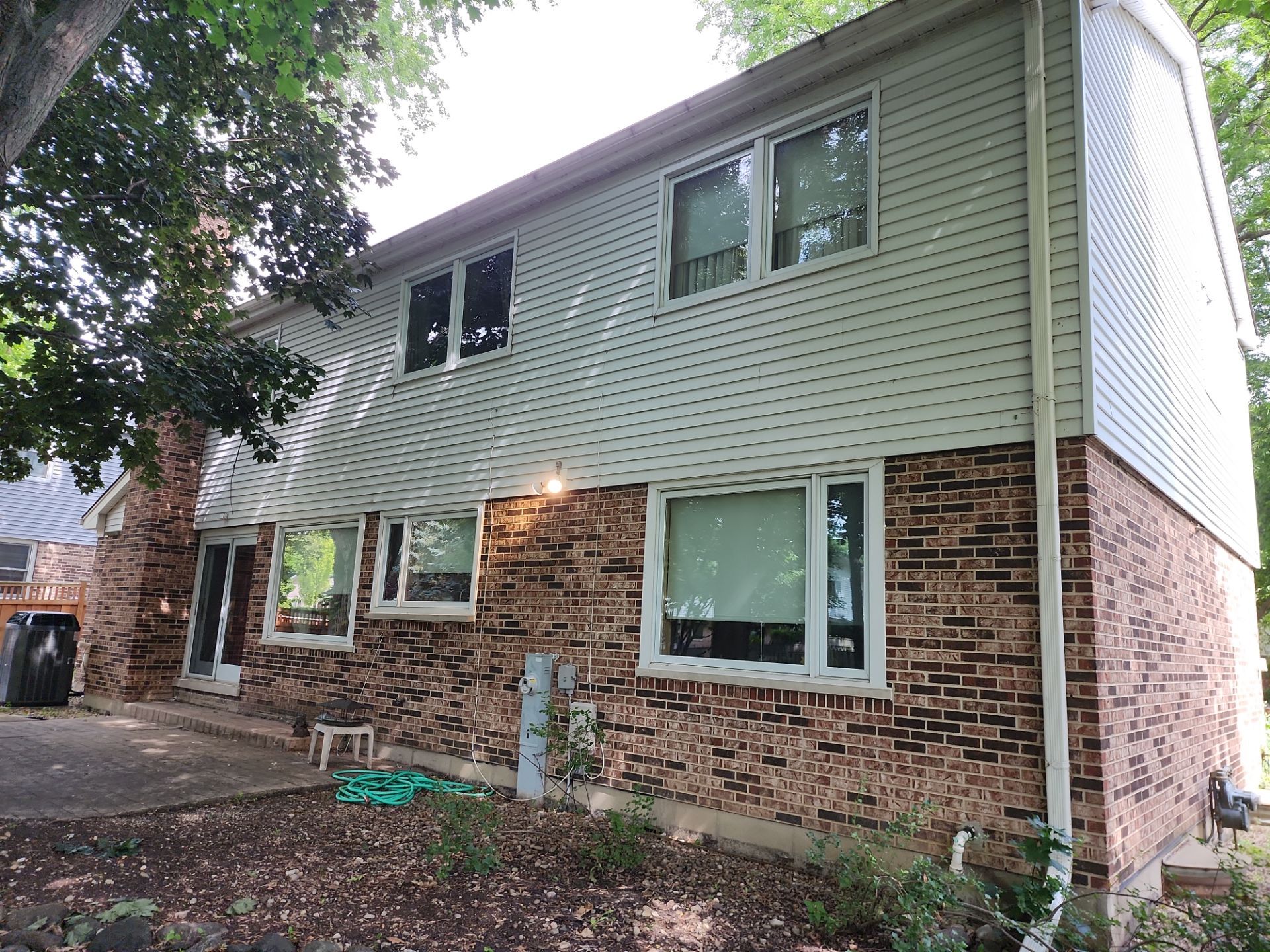 Palatine house wash and concrete power washing by Northern Power Washing LLC.