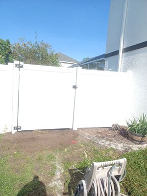 Sarasota, FL 6ft. Tall White Vinyl Privacy Fence