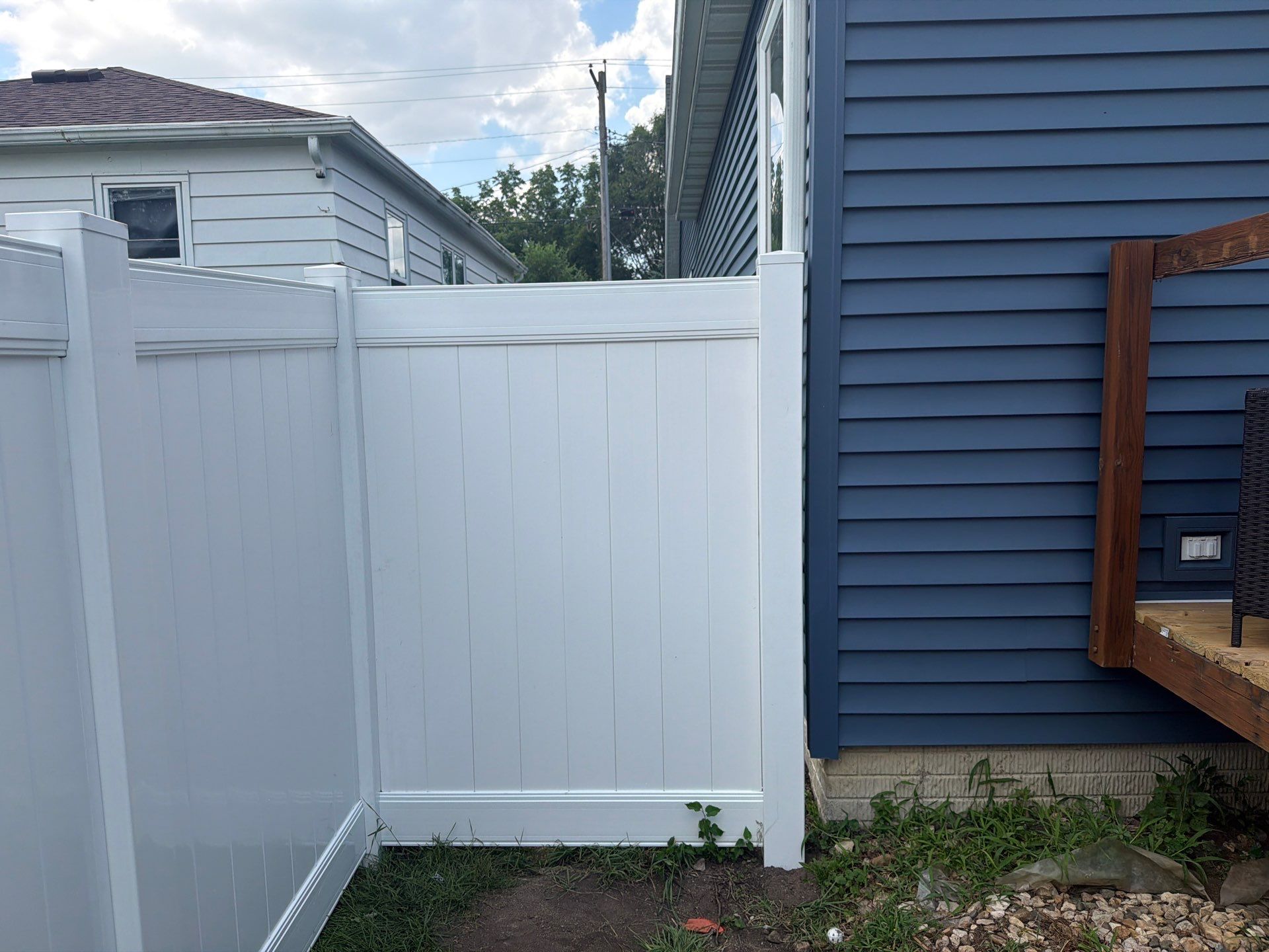White Vinyl Privacy Fence Installation in Waterloo, Iowa by Perfect Picket Fence and Stain