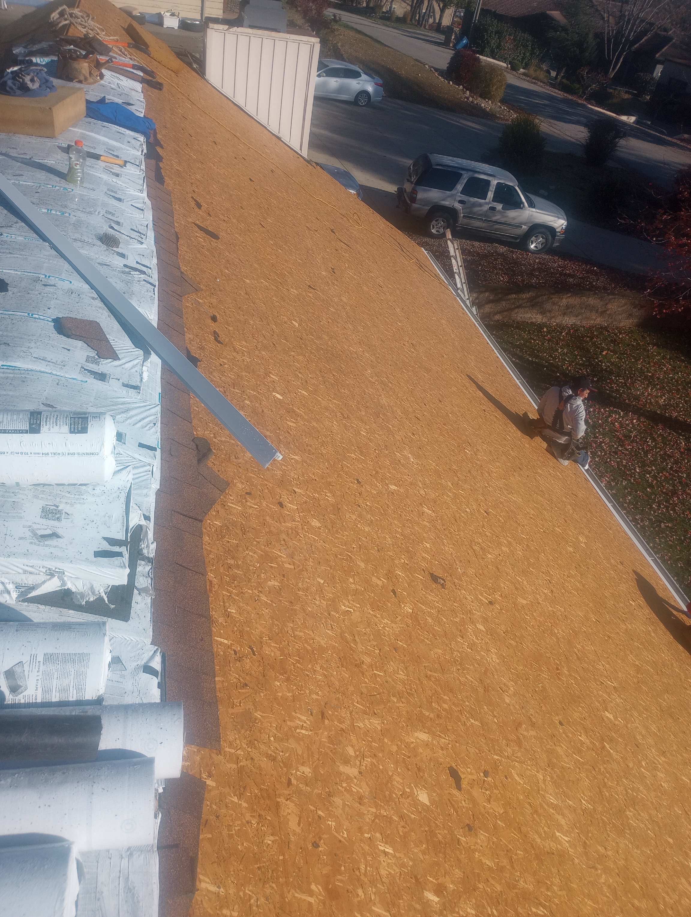 Had a storm and now a new roof! by EEC  Windows, Siding & Roofing 