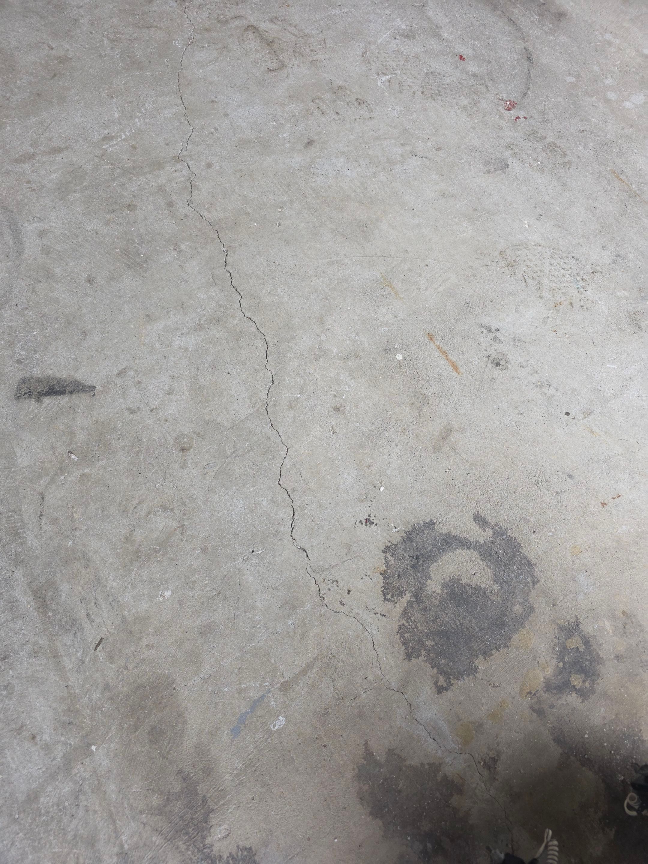 Polyurea Garage Floor Coating with Simiron Wombat Chip Finish by MGP Coatings