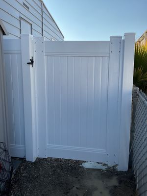 Fence Installation using Vinyl