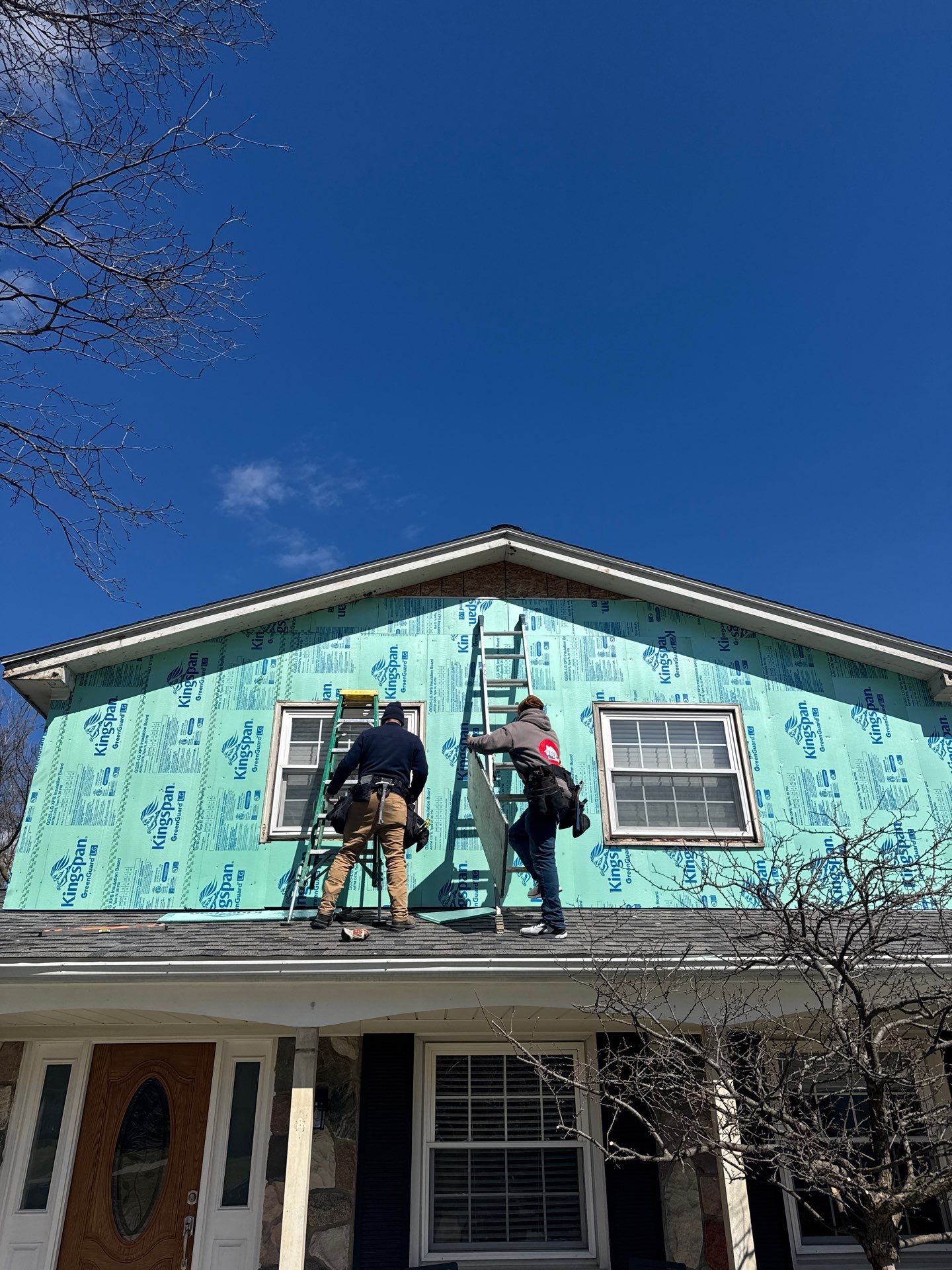 Siding Replacement using Alside Charcoal Smoke and Roof Replacement using Owens Corning Peppercorn by 180 Contractors