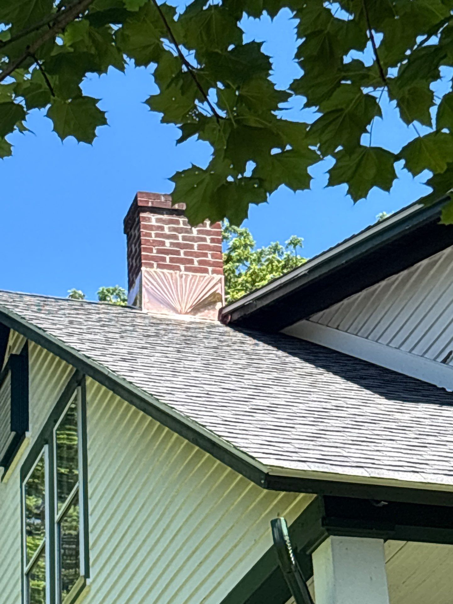 Brand new New Milford, CT roof by DiGiorgi! by DiGiorgi Roofing and Siding Inc
