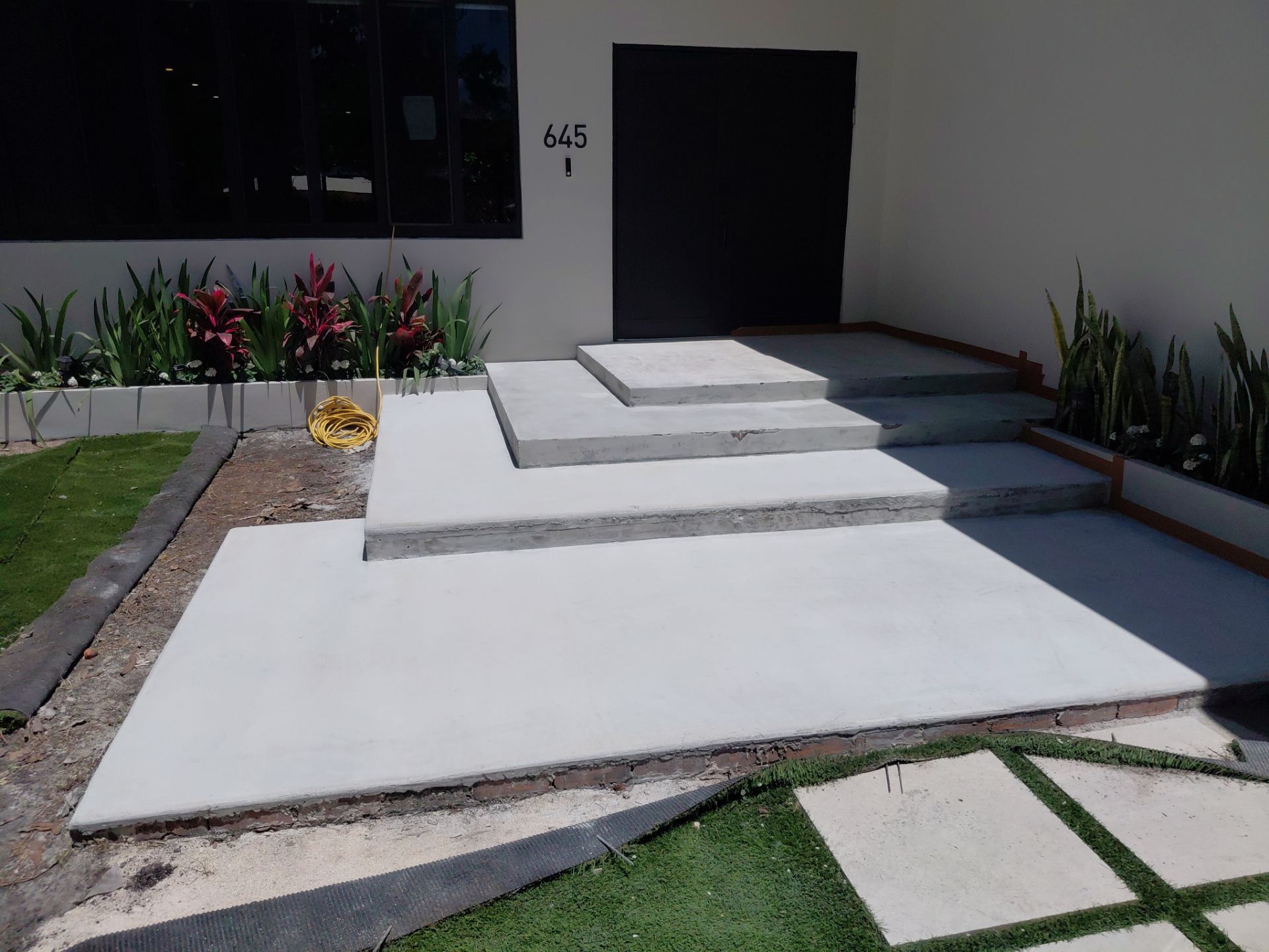 Entrance Steps with Microtopping by Seamless Surfaces