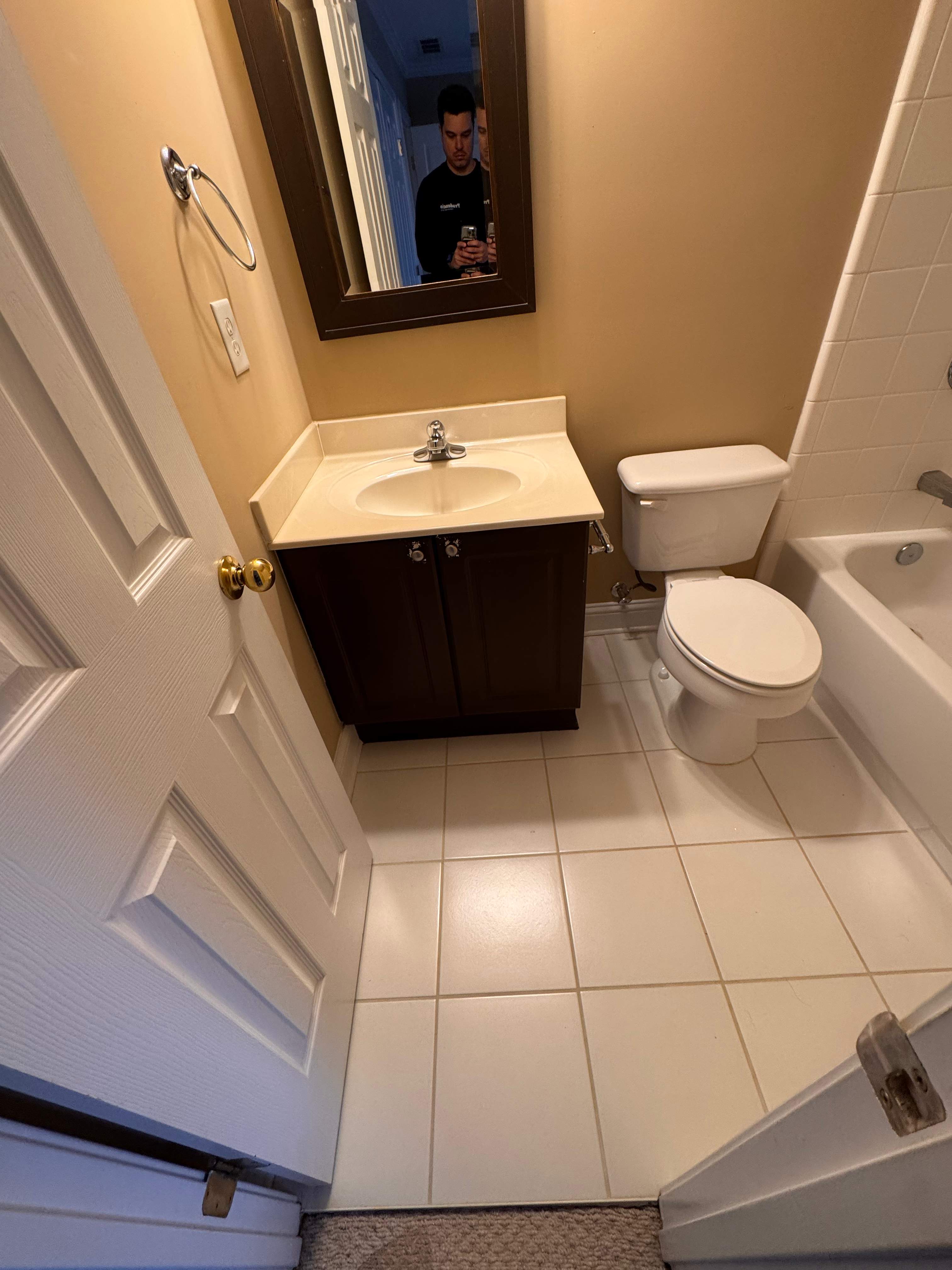 Guest bathroom renovation by Prudencio