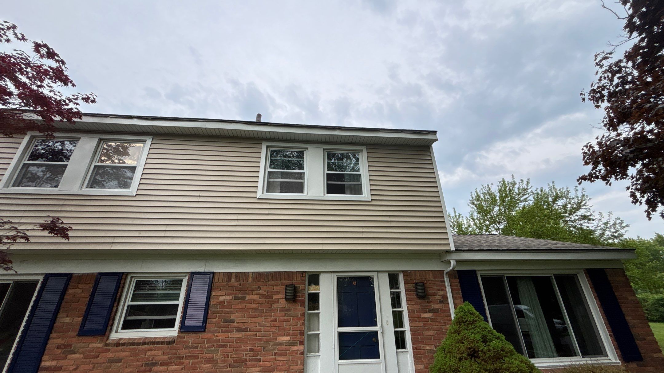 Siding Replacement using Alside Charter Oak D4.5" Vintage Wicker by 180 Contractors