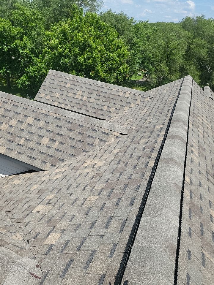 ATLAS PINNACLE COLOR: WEATHERED SHADOW by Eagle Eye Roofing