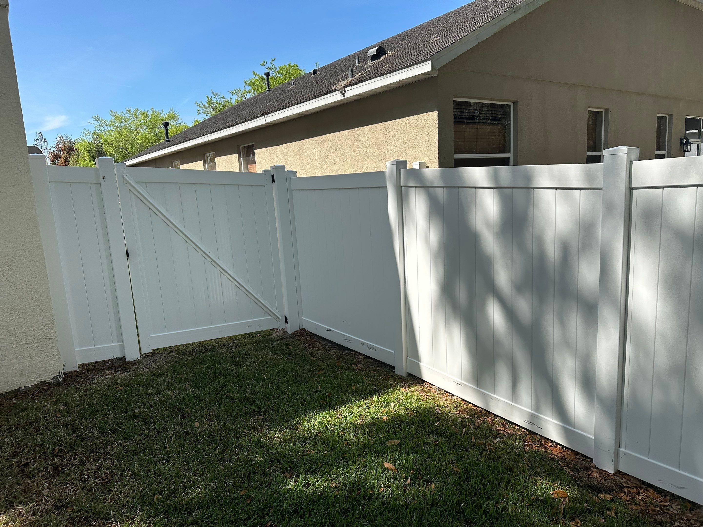 House Wash, Vinyl Fence, Patio, Driveway & Sidewalk Cleaning in Oakley Place, Ellenton, FL | Sunshine AquaWash by Sunshine AquaWash