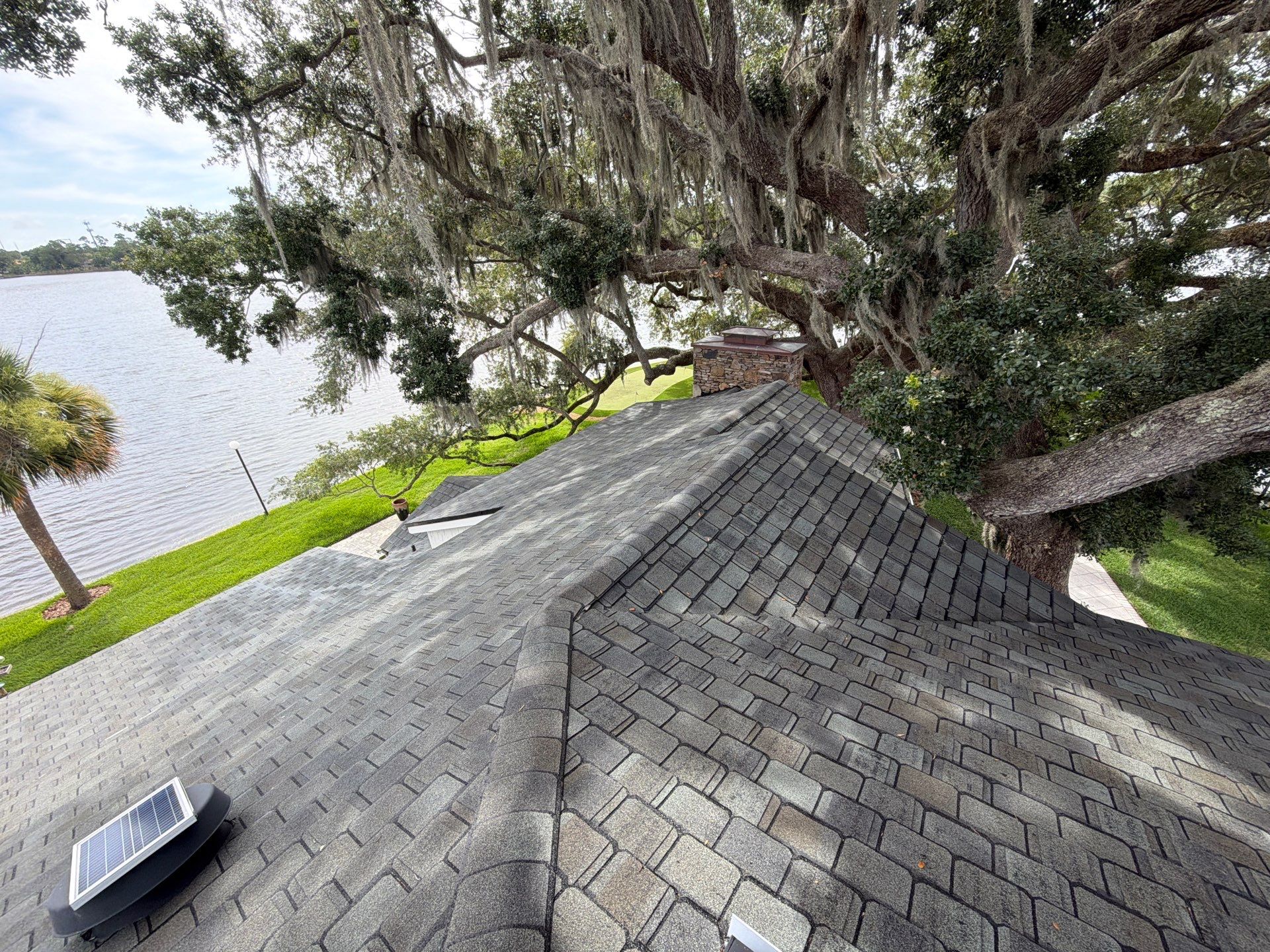 Residential Roof Cleaning in Orlando by Mallard Systems