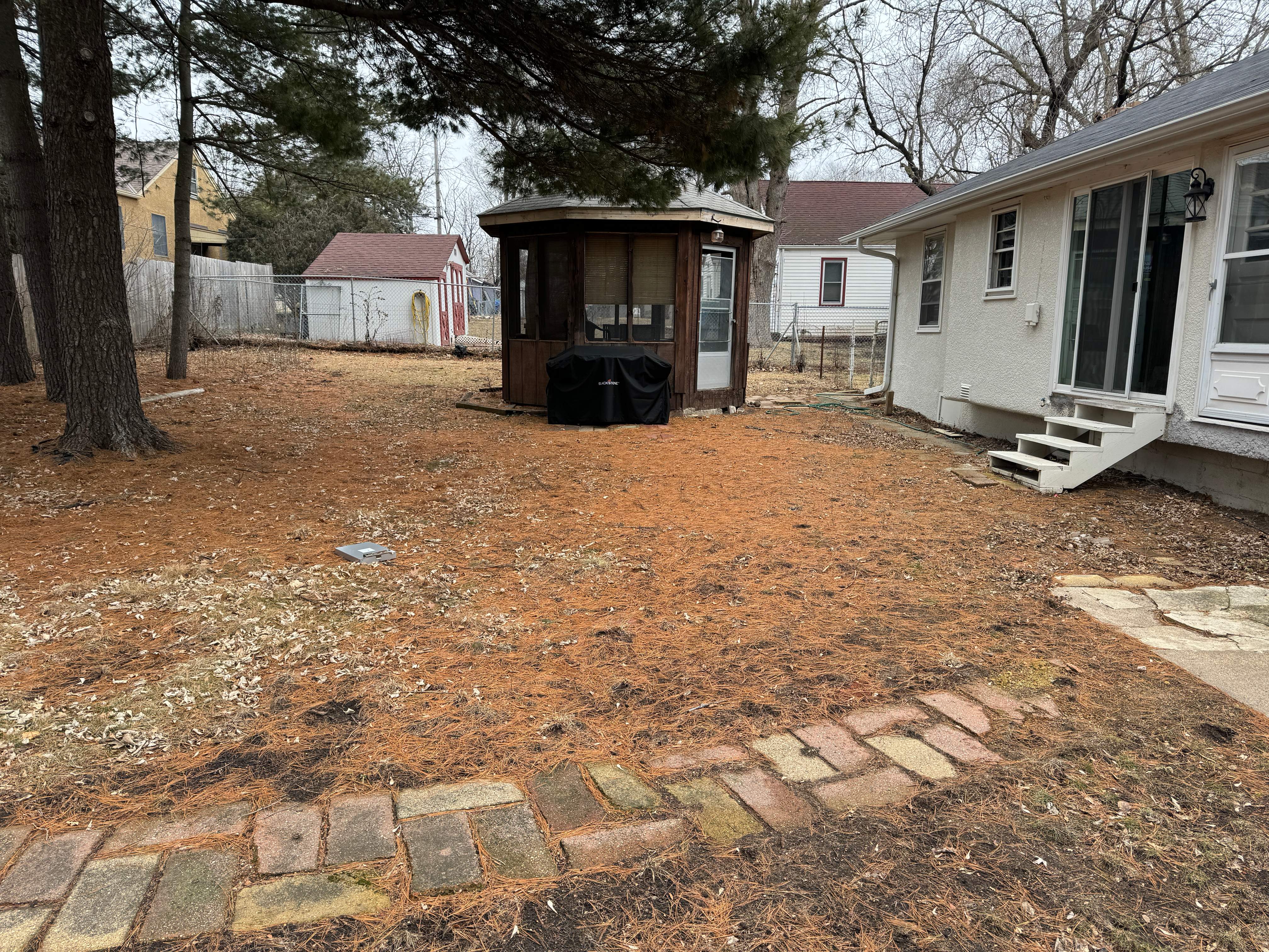 Patio  by Sota landscaping