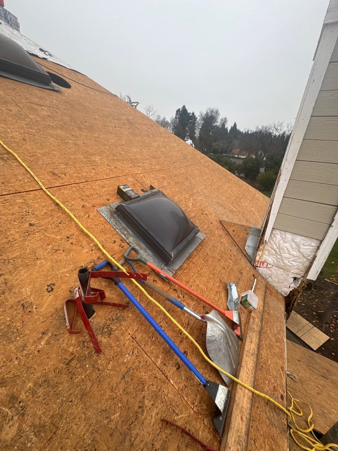 New shingles and gutters using GAF Timberline HDZ shingles and aluminum gutter by Straight Edge Roofing Inc