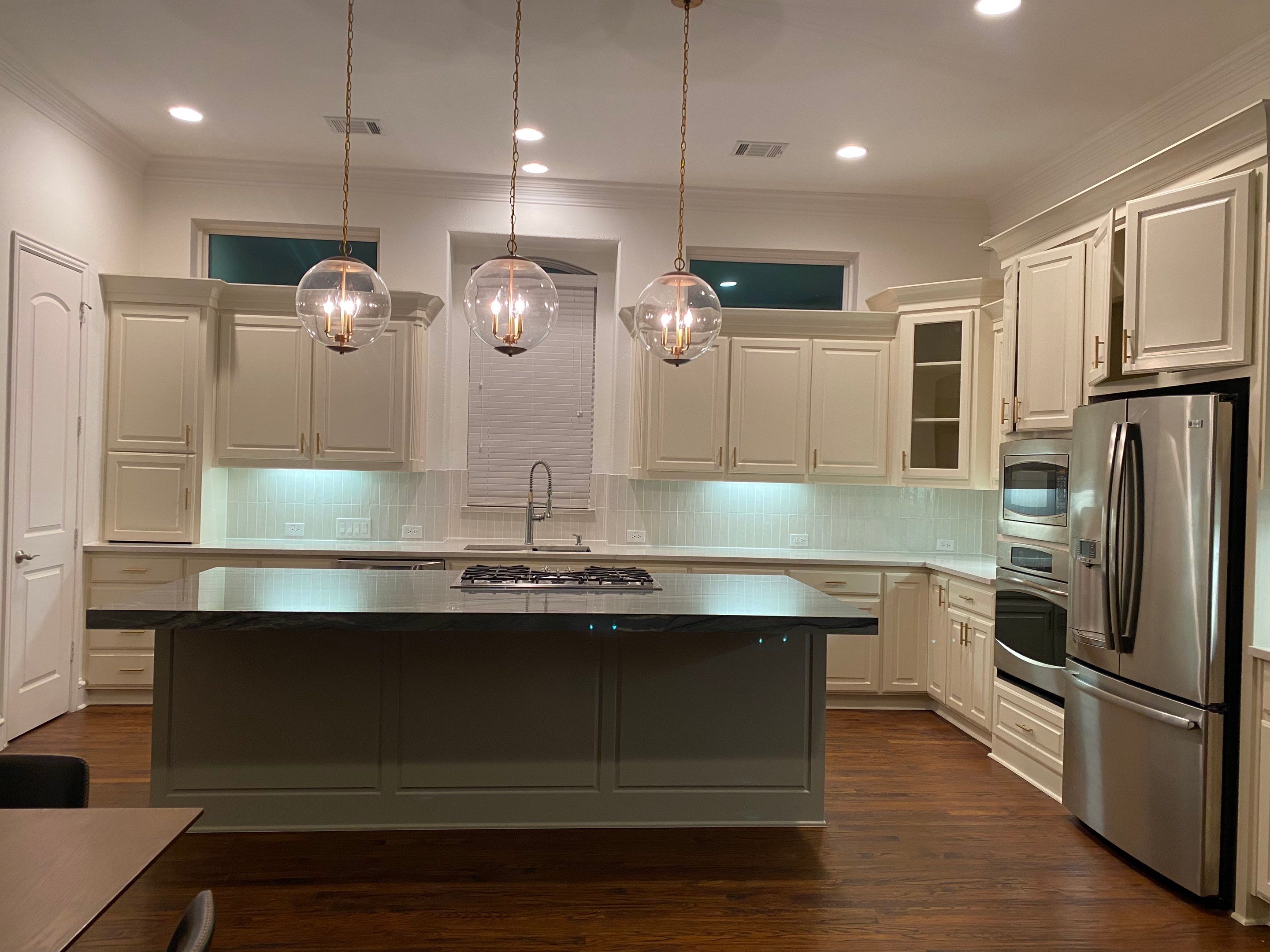 Kitchen Remodel using Quartzite by SLM General Contractors & Roofing