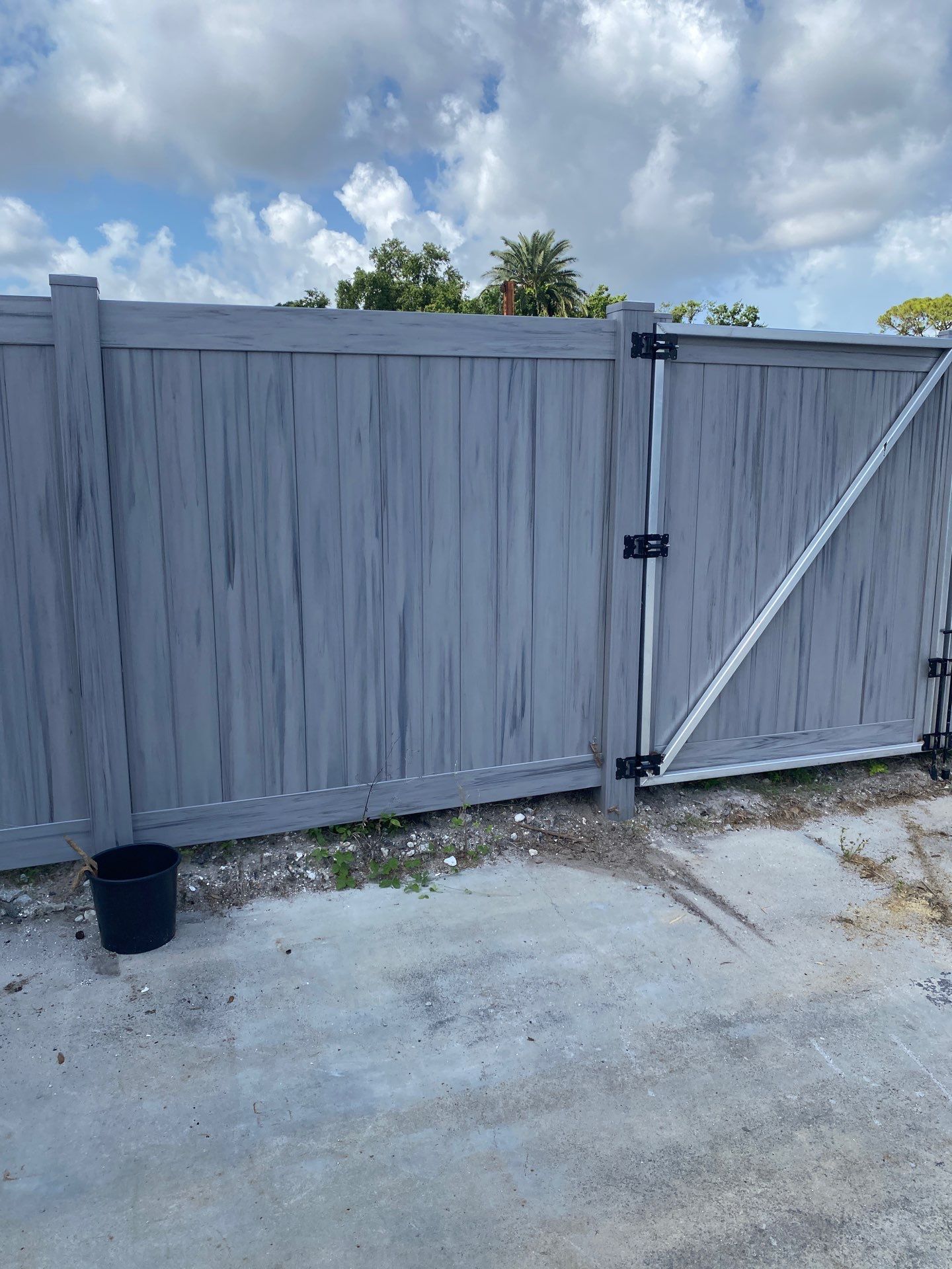 980 Cattlemen Rd  by H&Y Fence