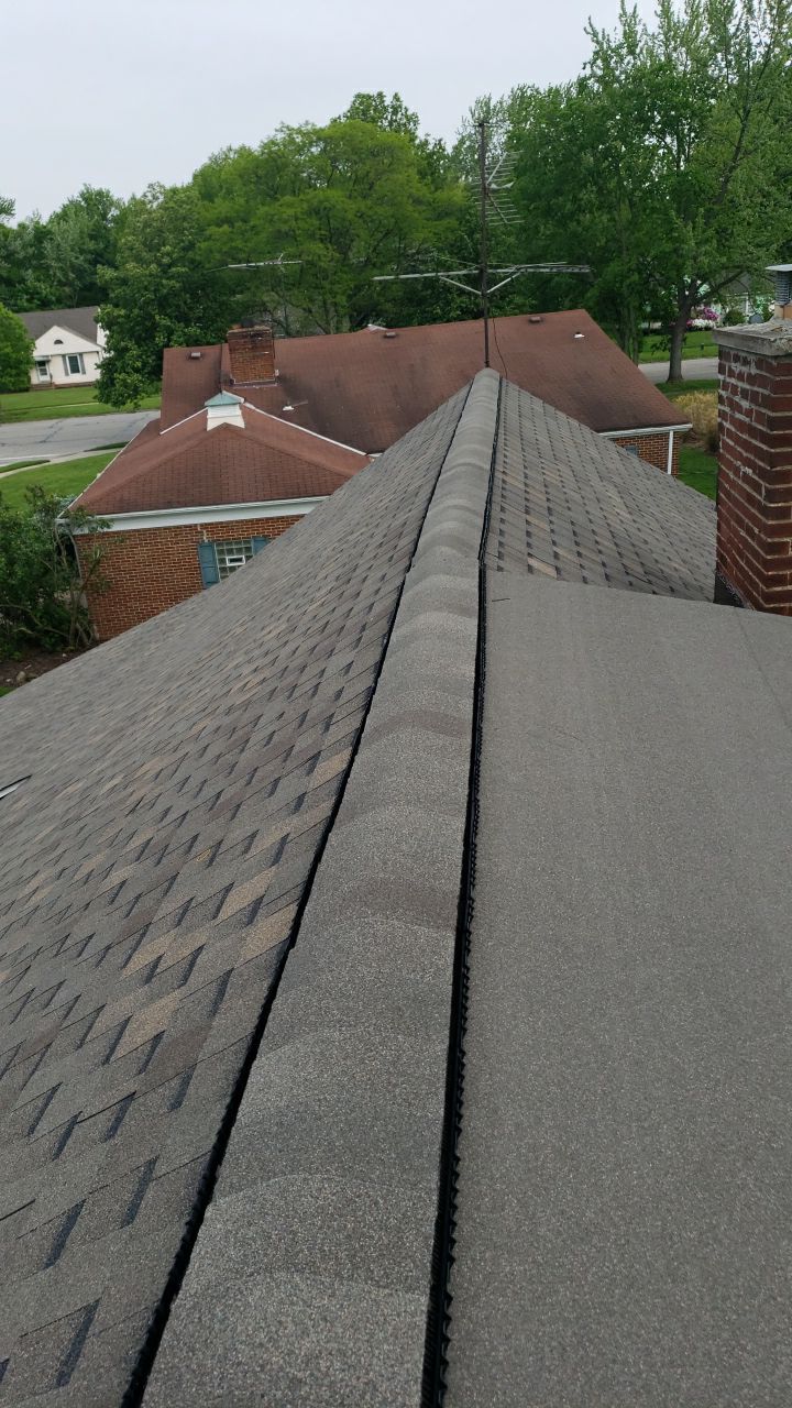 ATLAS PINNACLE COLOR: WEATHERED SHADOW DRIP EDGE: WHITE by Eagle Eye Roofing