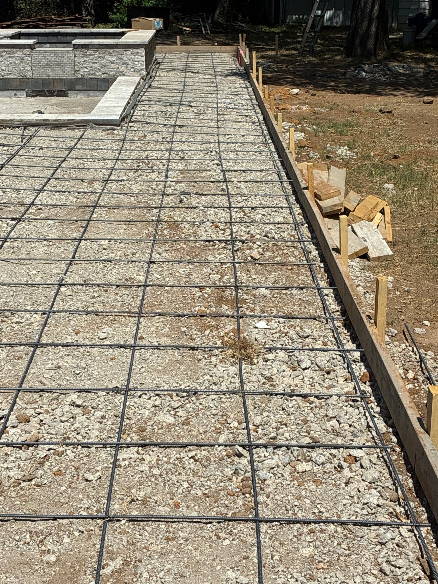 Classic Rectangular Pool with Travertine Deck by Pinnacle Pools and Spas - DFW