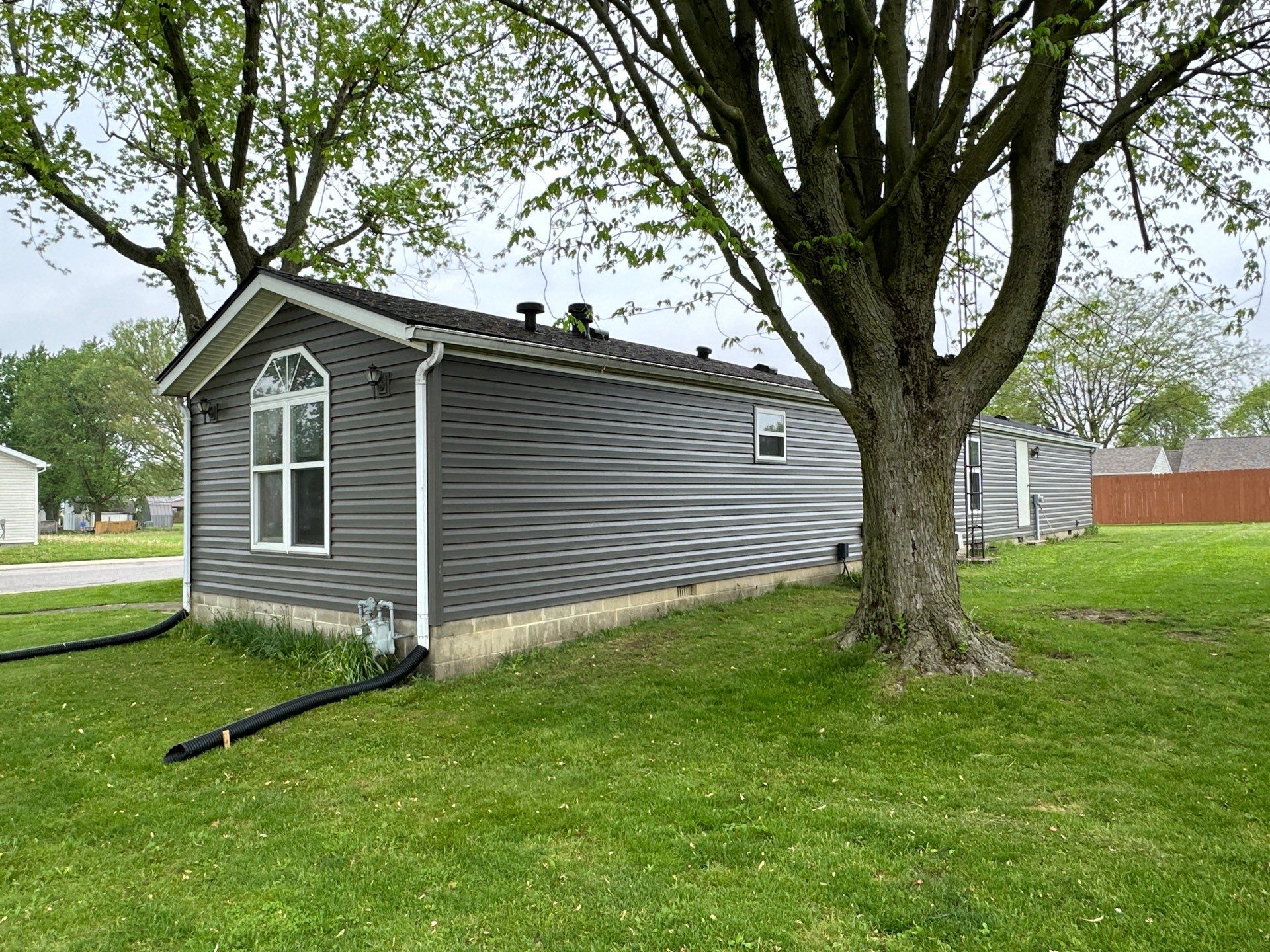 Roof and Siding Replacement using Norandex Cedar Knoll Graphite Siding and Owens Corning Durations in Onyx Black by WIW Enterprises Inc