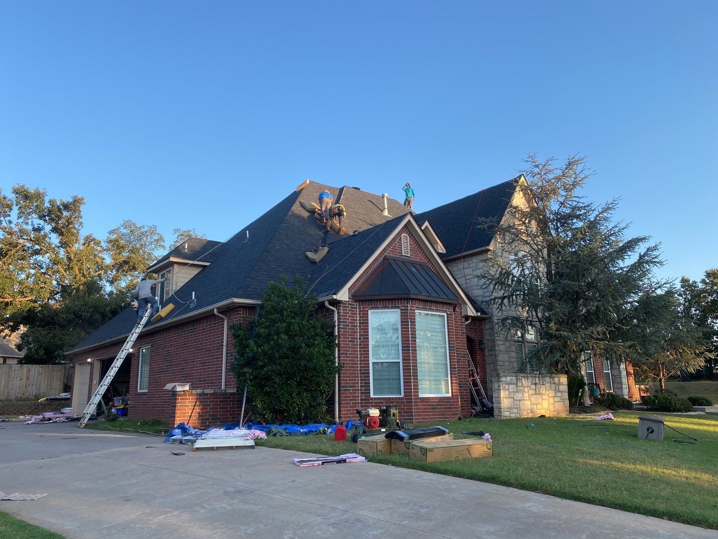 Owens Corning - Onyx Black by Frontline Roofing and Construction