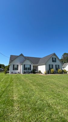 Residential Roofing Installation using Owens Corning Oakridge Roofing System