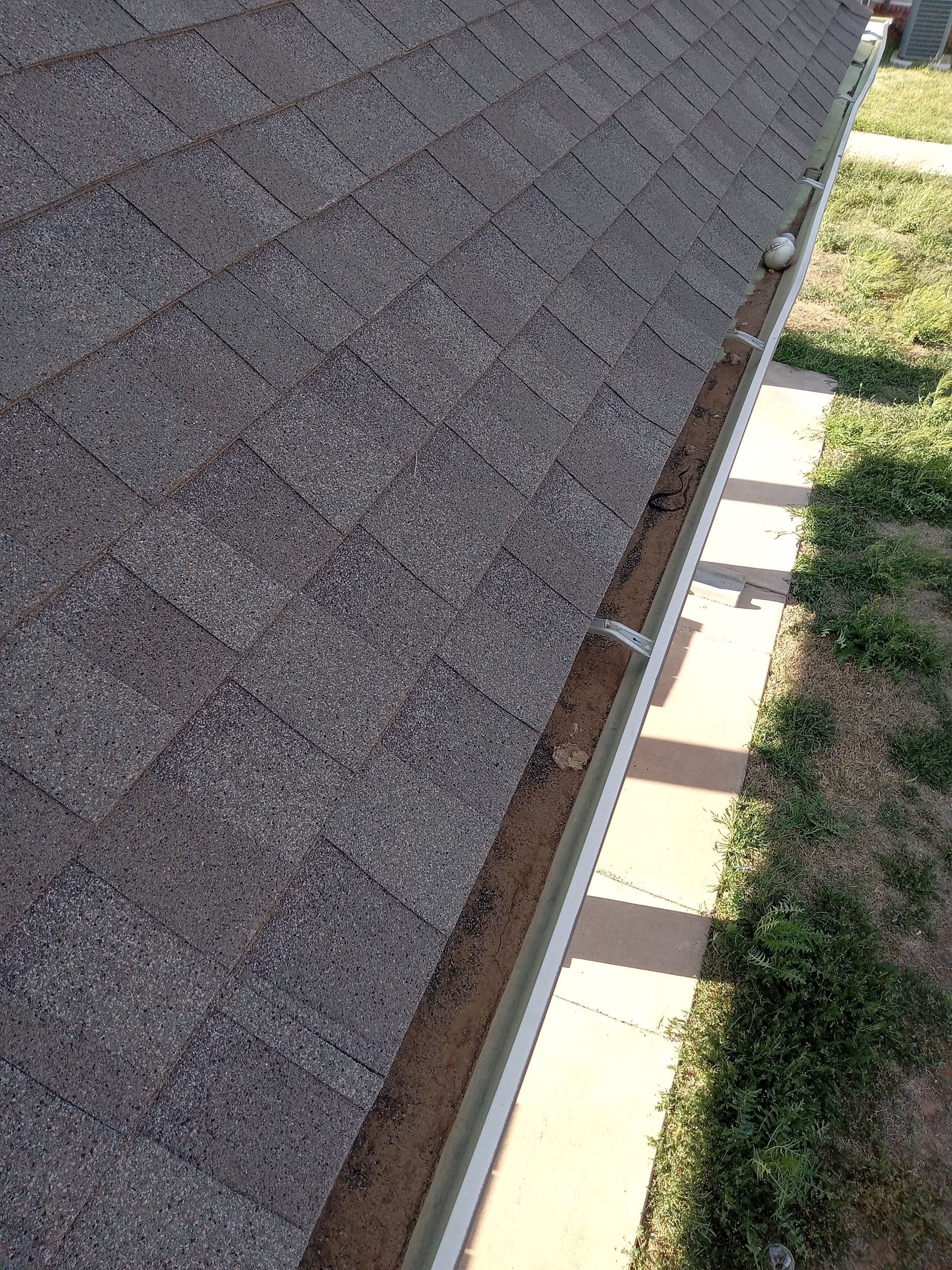HOA gutter cleaning before