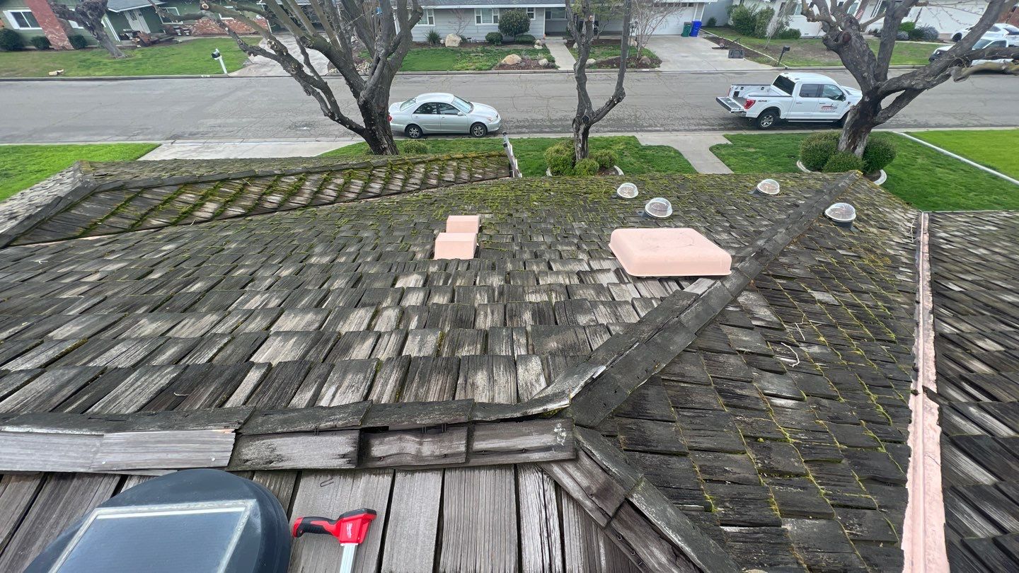 Installation of Certainteed Presidential shingles on residential house by Straight Edge Roofing Inc