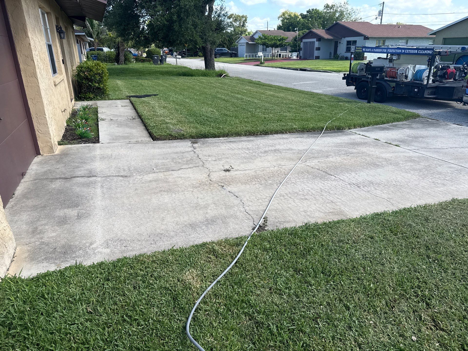 Concrete Driveway & Paver Cleaning – Sylvan Oaks, Palmetto, FL by Sunshine AquaWash