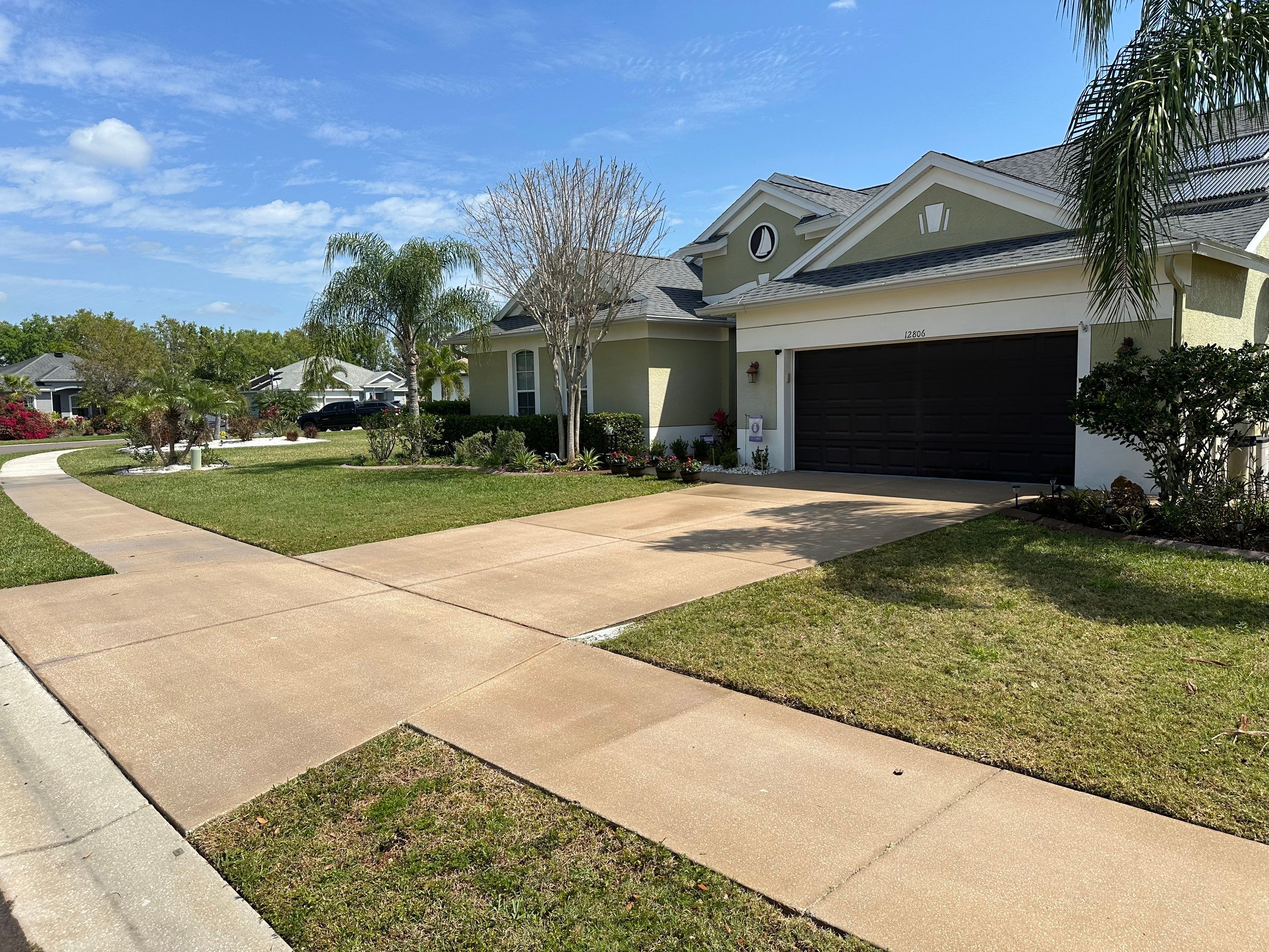Driveway Cleaning in River Plantation Community, Parrish, FL by Sunshine AquaWash