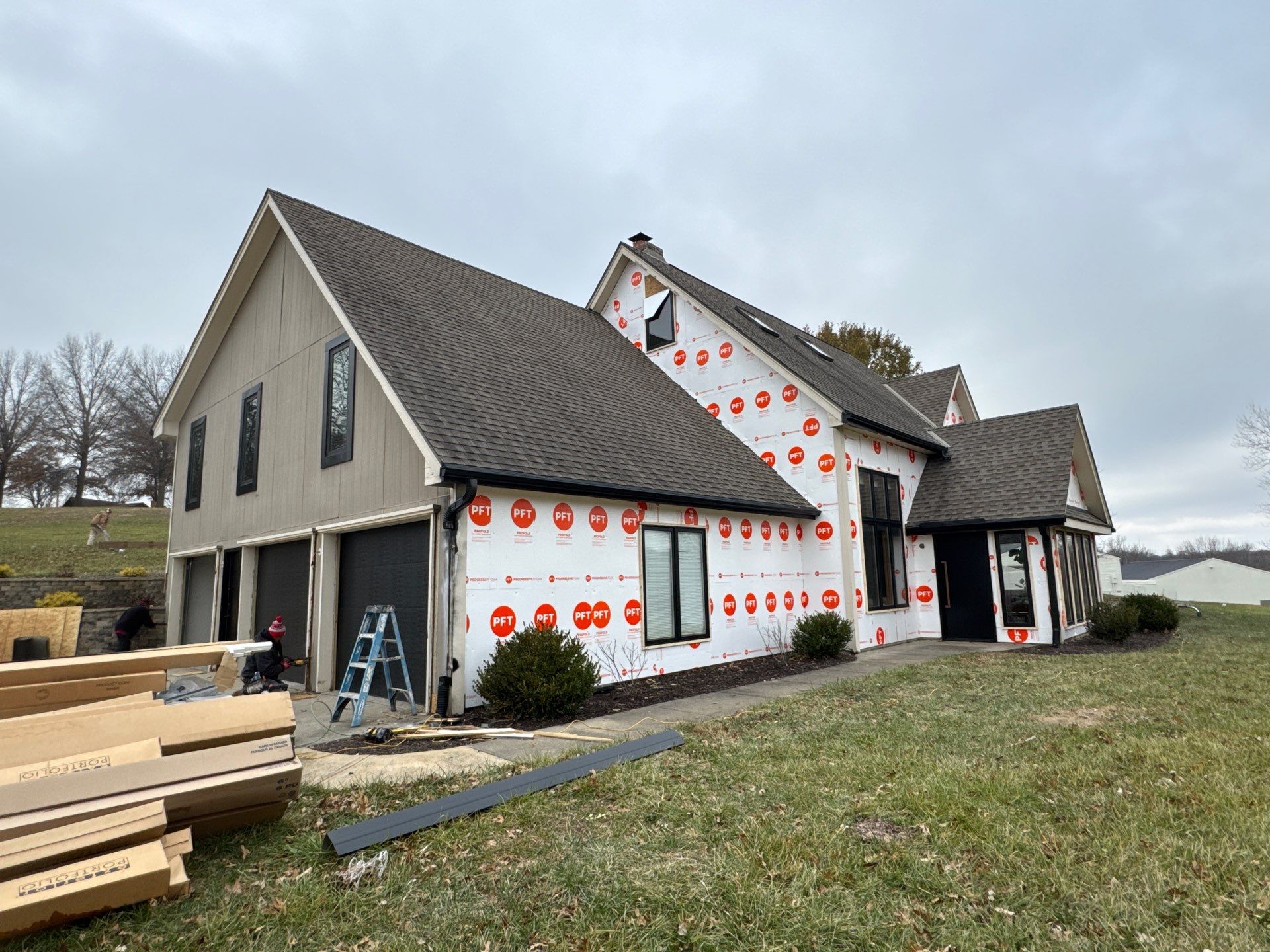 Siding Installation using Craneboard in Liberty Mo  by EEC  Windows, Siding & Roofing 