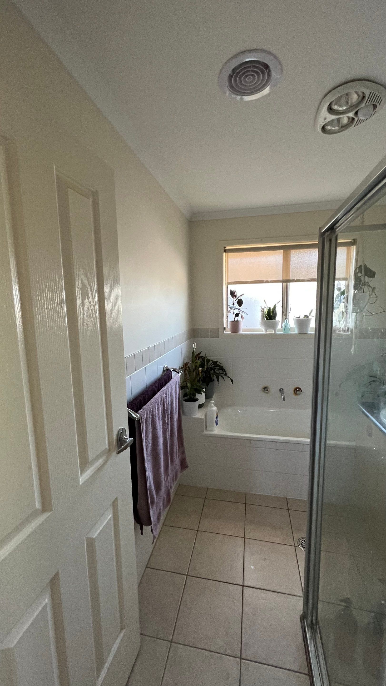 Main Bathroom, Ensuite, Toilet, Powder Room, and Laundry Renovation by Re-seal Bathrooms