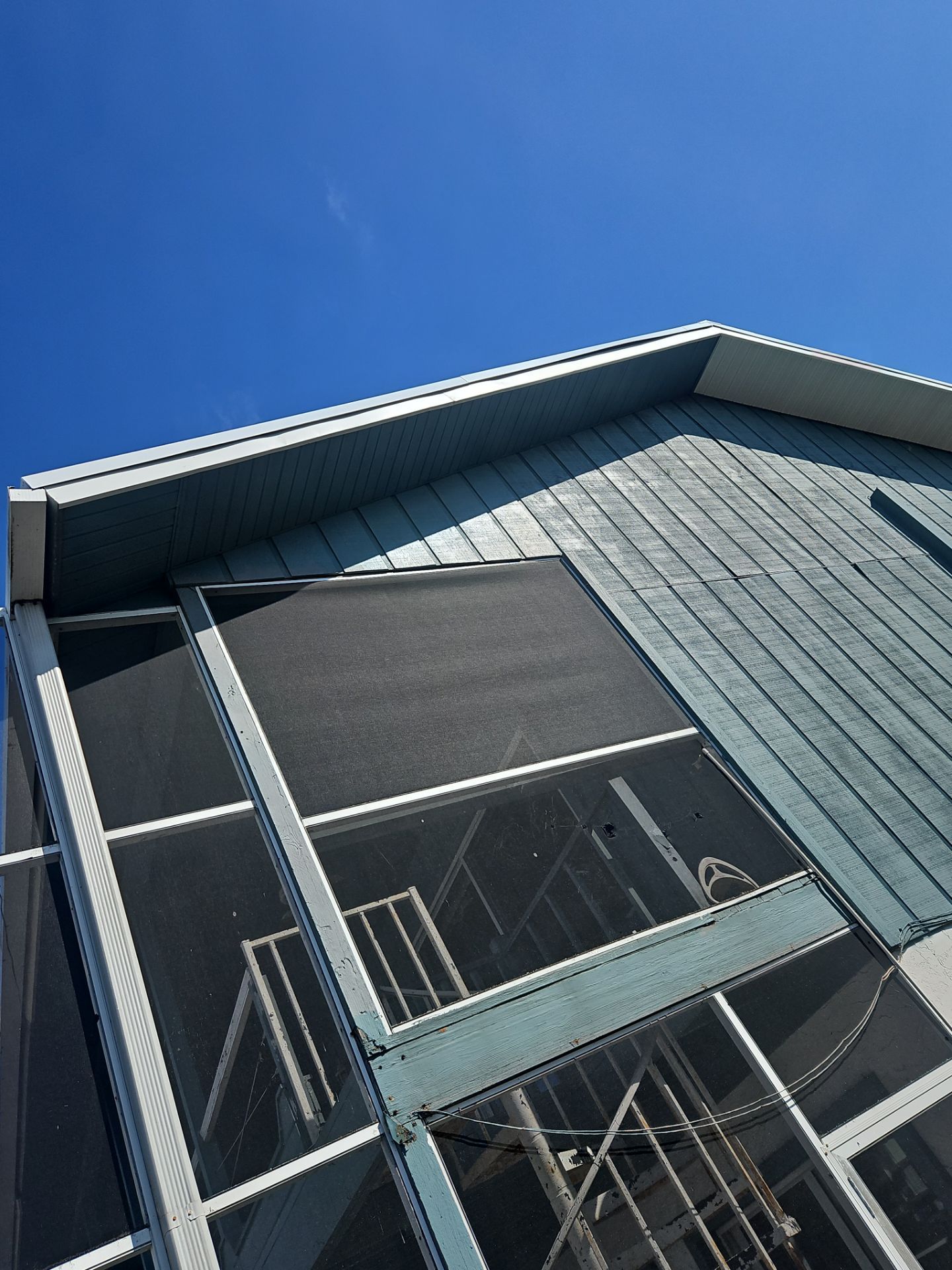 K-Style Seamless Gutter Installation using White Seamless Gutters in Sarasota FL by Gutter Professors