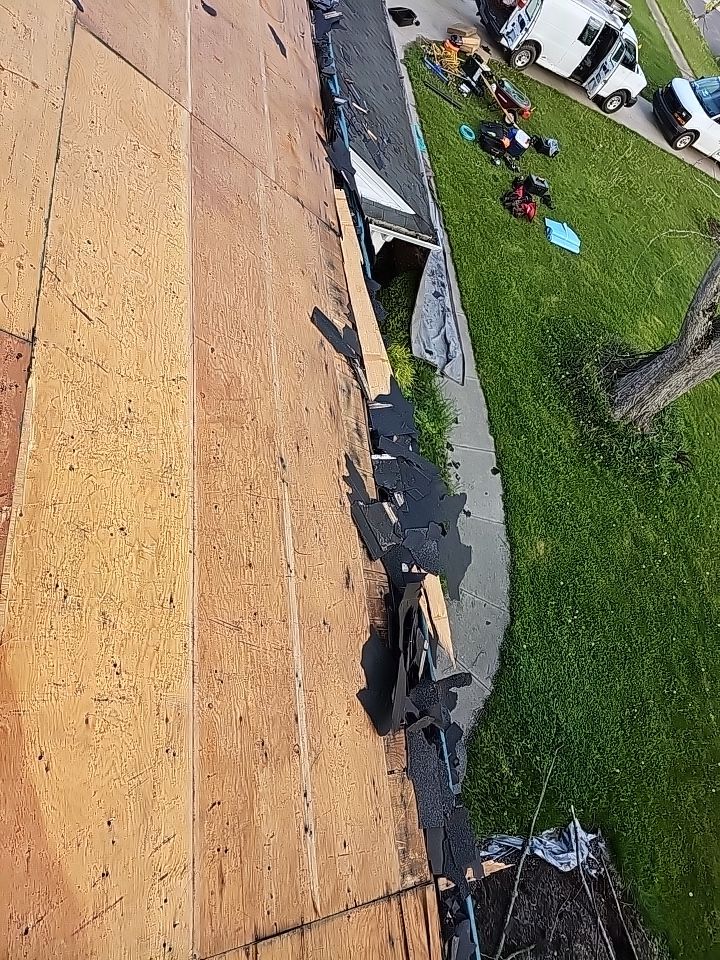 ATLAS PINNACLE COLOR: SUMMER STORM DRIP EDGE: WHITE by Eagle Eye Roofing