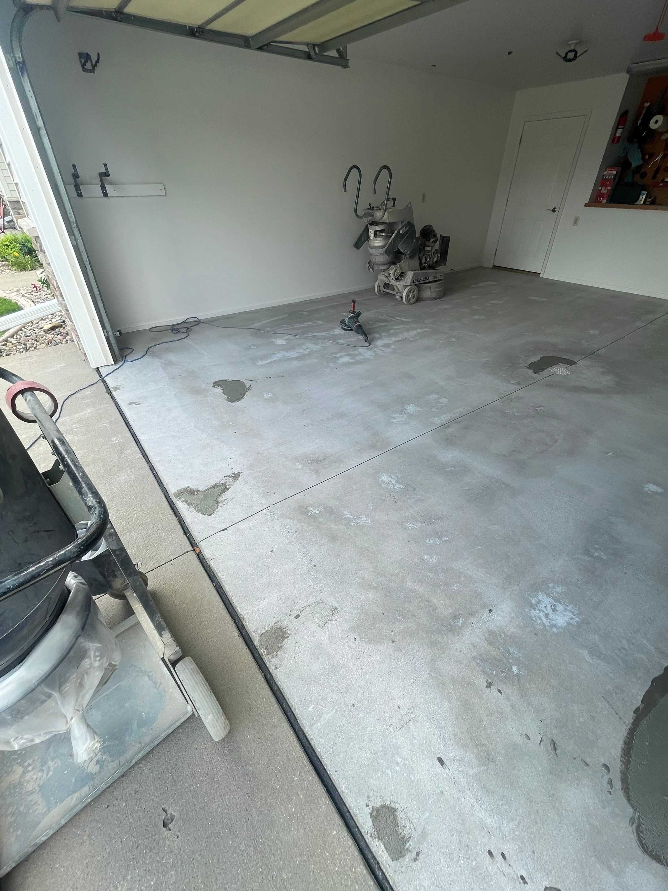 Coyote Flake Garage Floor Coating in Worthington, Minnesota by Select Painting, Coatings & Garage Cabinets