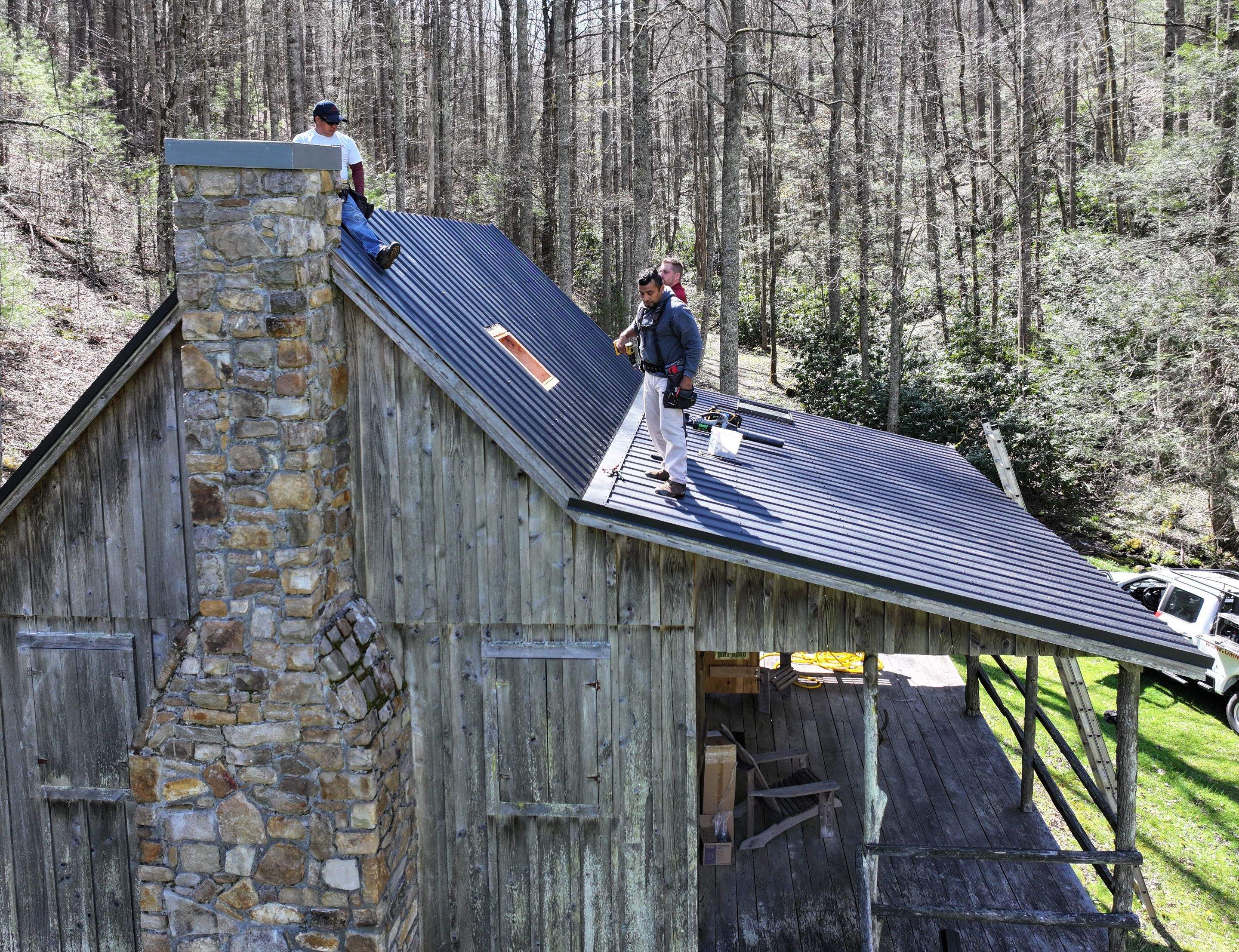 Sluder Cabin by Omnia Roofing