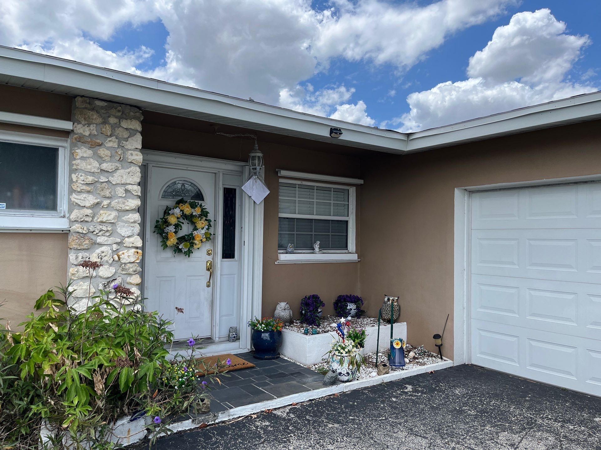 White K Style Seamless Gutters using 6 Inch Seamless Gutters in Cape Coral FL by Gutter Professors