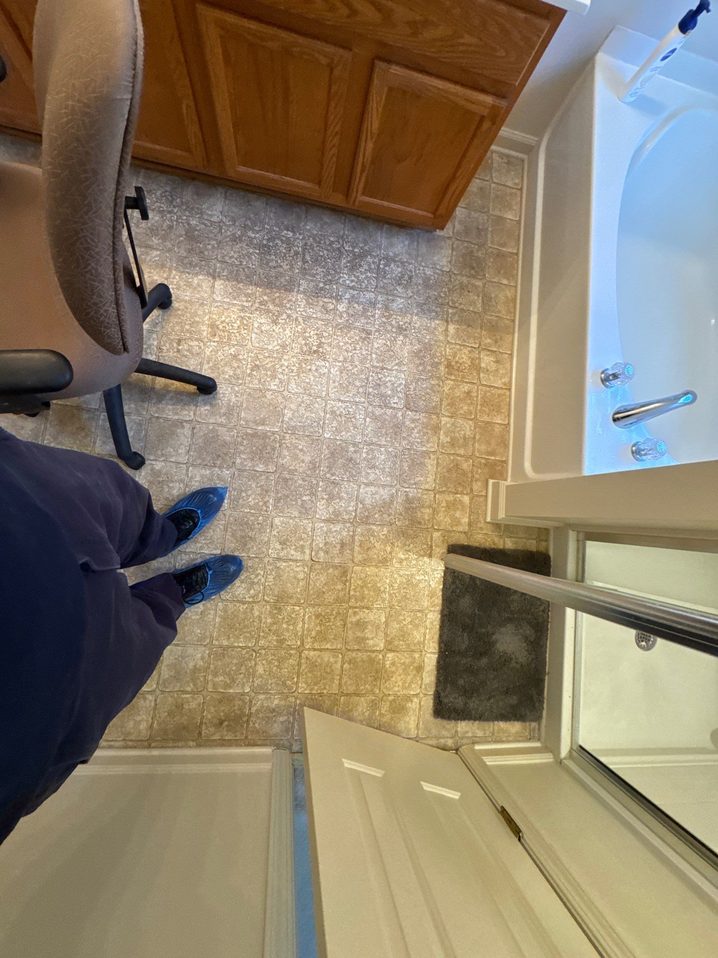 Master bathroom renovation by Prudencio