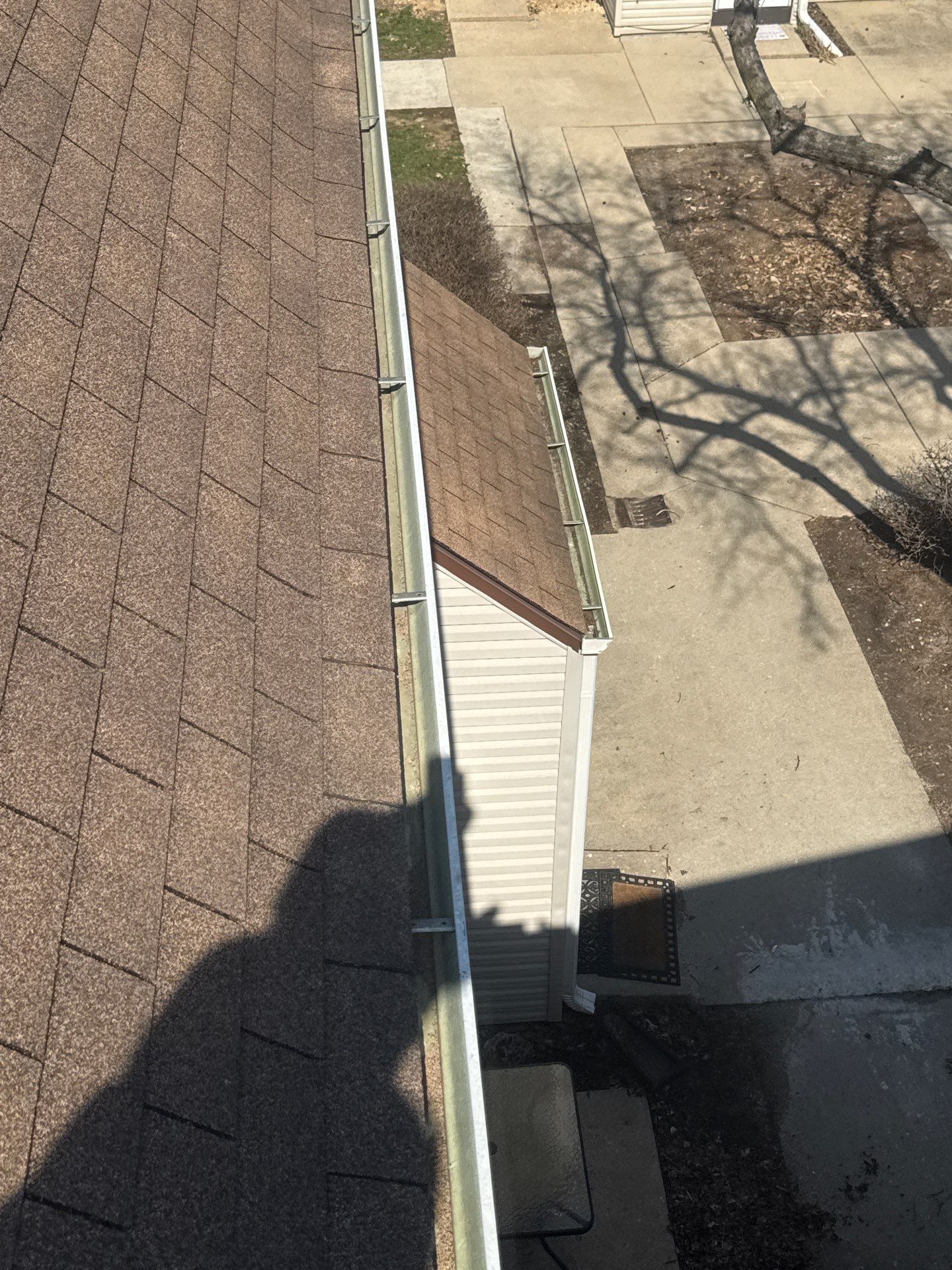 Commercial gutter cleaning Lombard, IL after photo with clean gutters