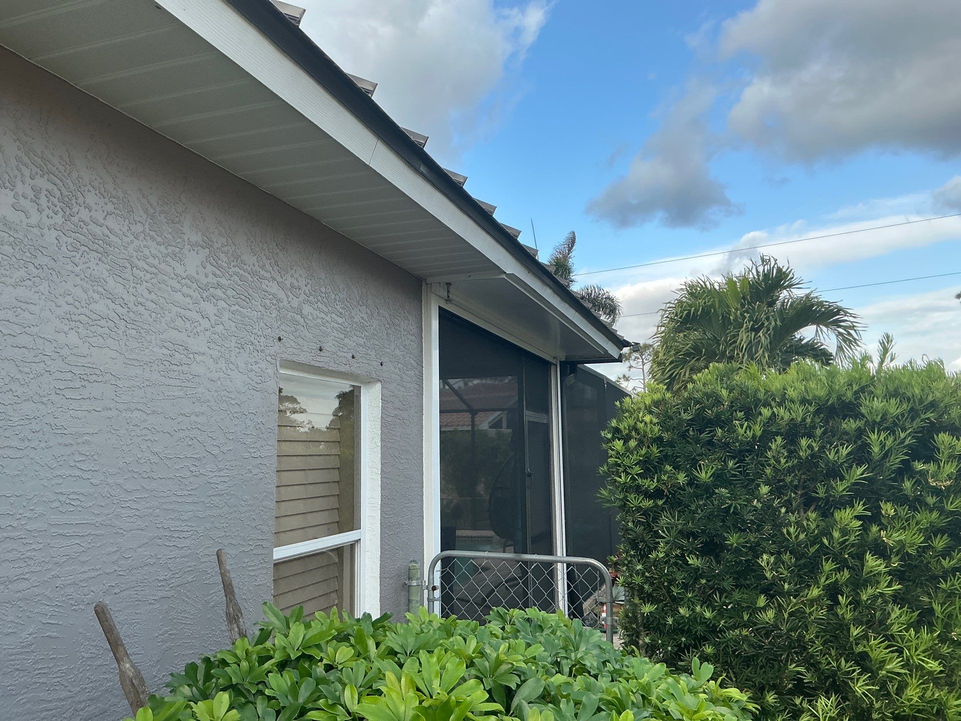 6 Inch Seamless Gutters using K-Style Seamless Gutters in Cape Coral FL by Gutter Professors
