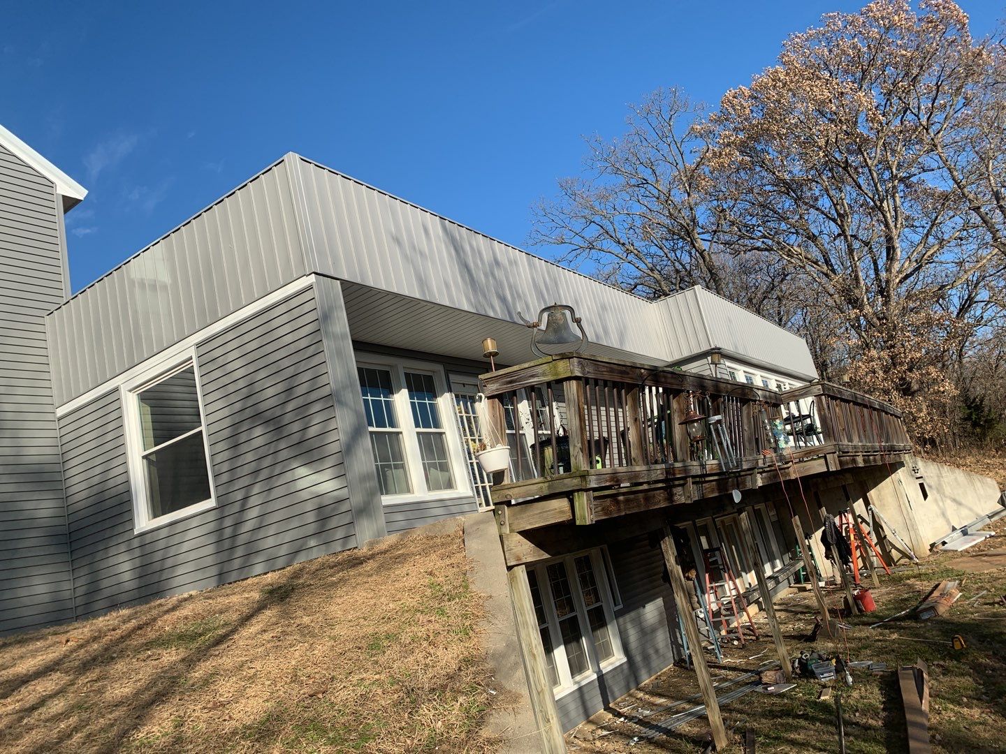 Contemporary house Siding Installation using Mastic Premium Vinyl siding  by EEC  Windows, Siding & Roofing 