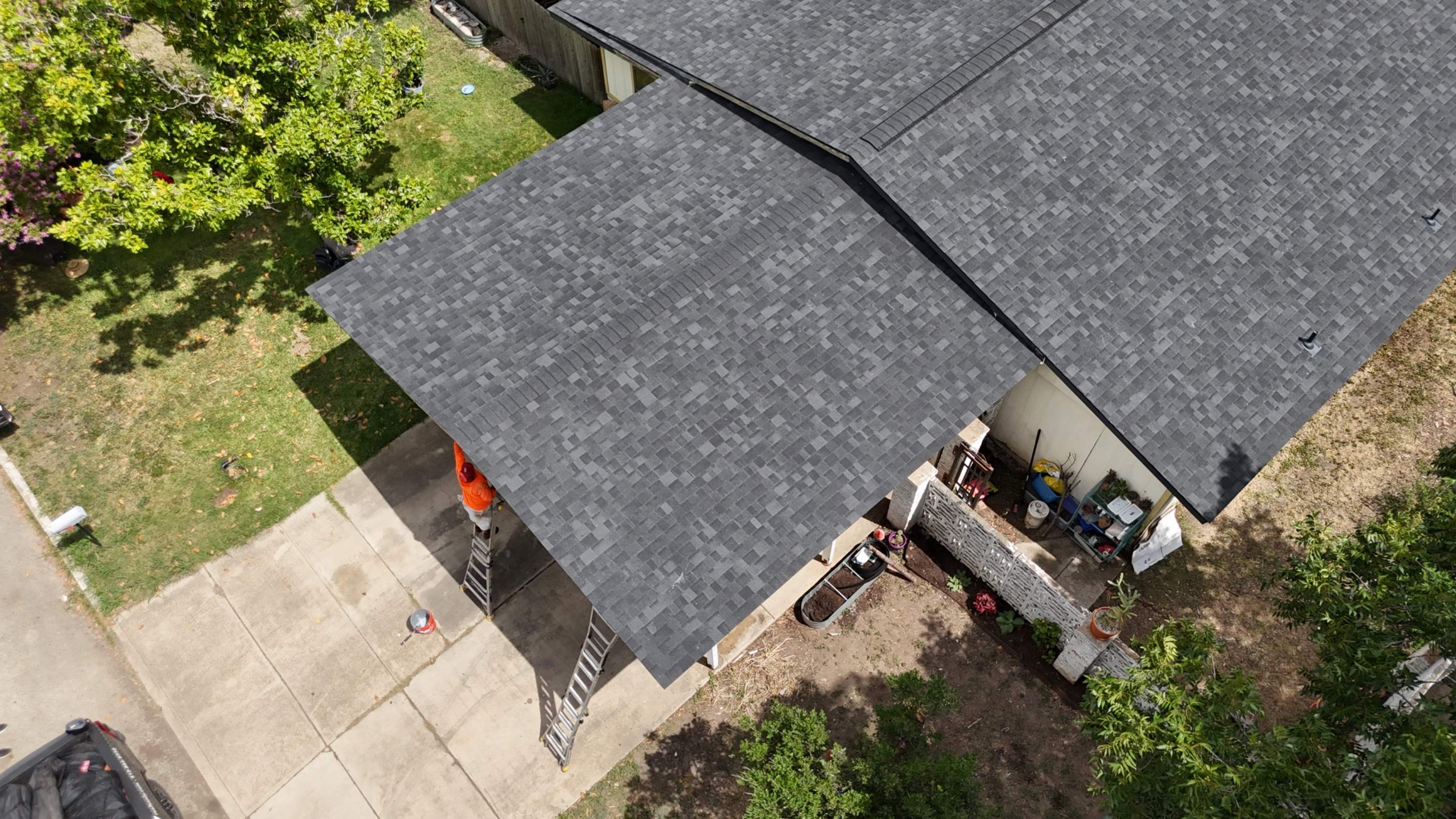 Onyx Black - Owens Corning TruDefinition Duration Oakridge by RoofsOnly.com