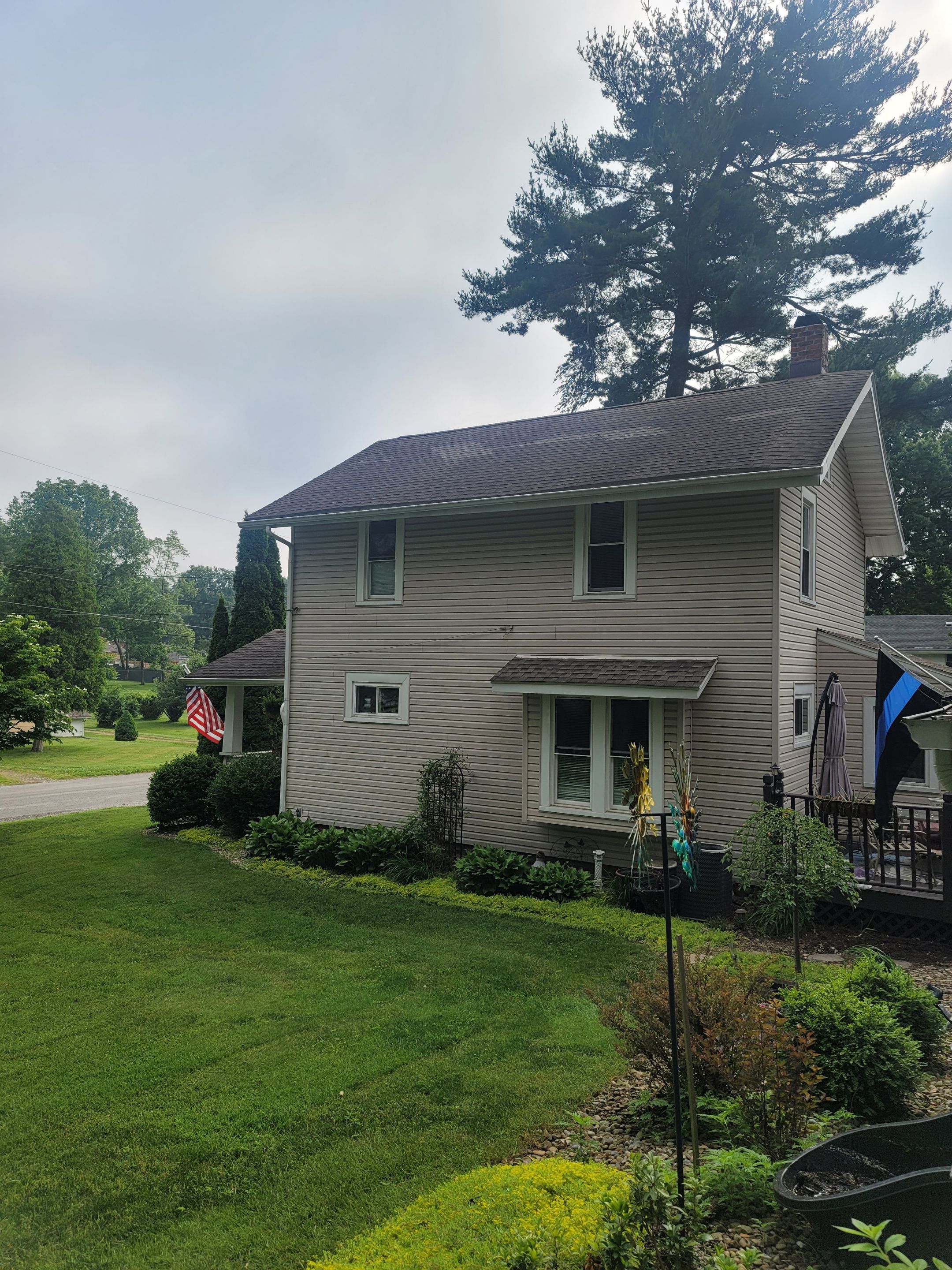 Brand: Atlas Pinnacle Color: Pristine Scotchgarde Copper Canyon Drip: White by Eagle Eye Roofing