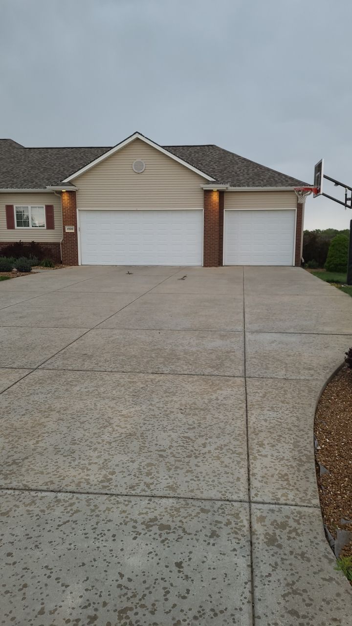 Residential Re-Roof using Landmark Shingles by White Castle Roofing