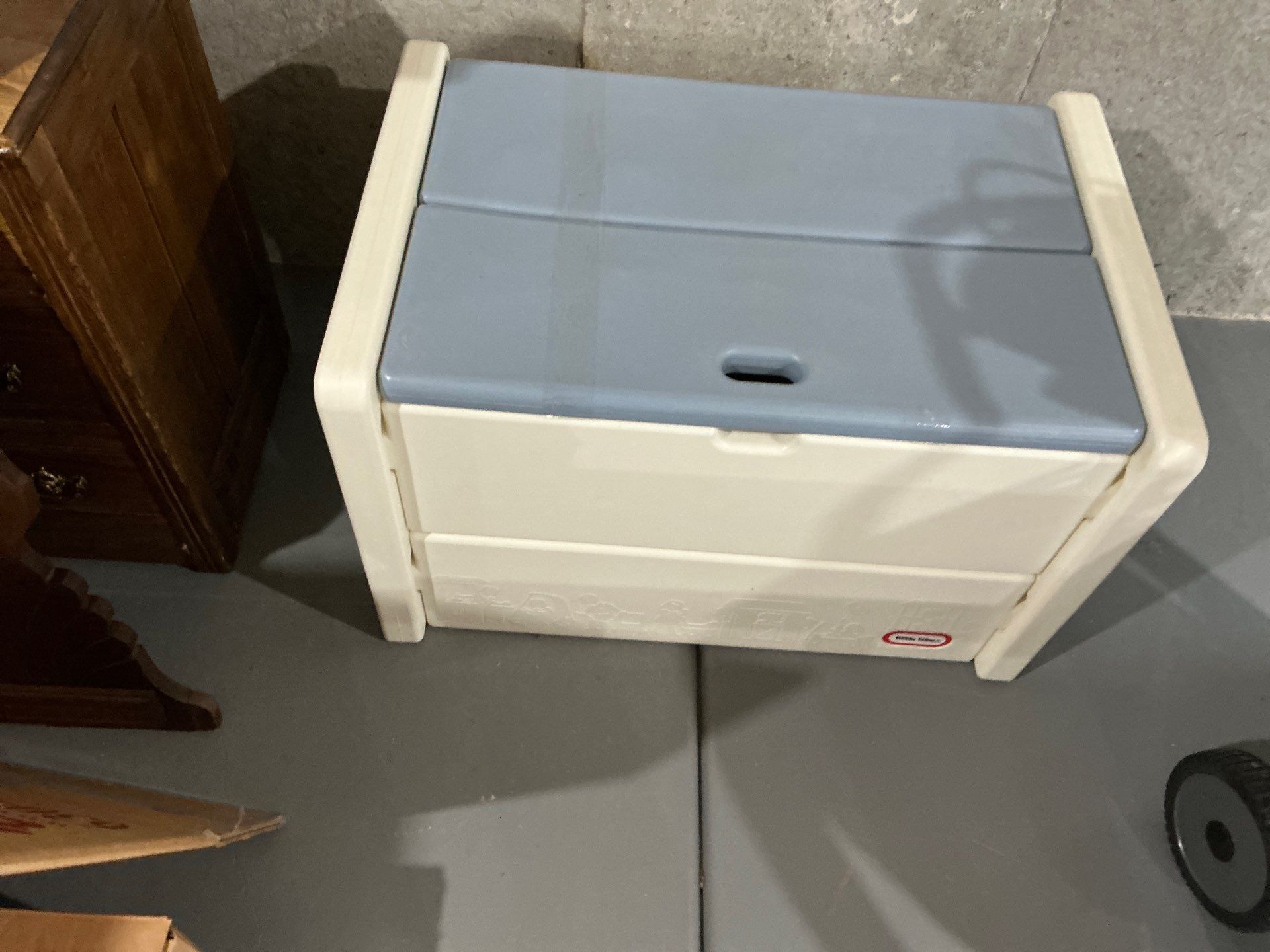 Glen Ellyn by The Junkluggers of Chicago NW Suburbs