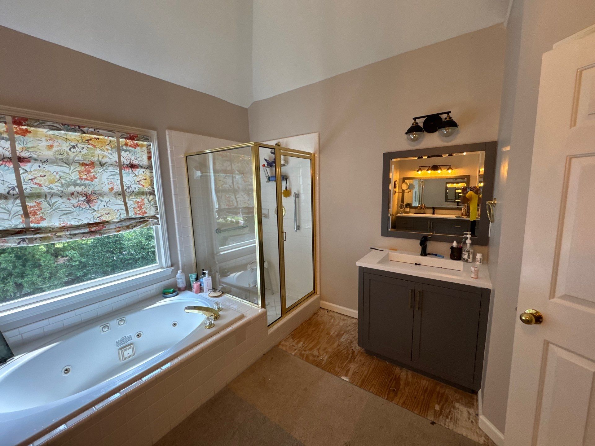 Master bathroom renovation by Prudencio